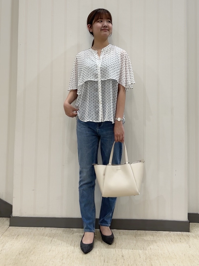 ちひさんの「INDIVI｜【通年活躍！褒められデニム】スキニー デニムパンツ」を使ったコーディネート