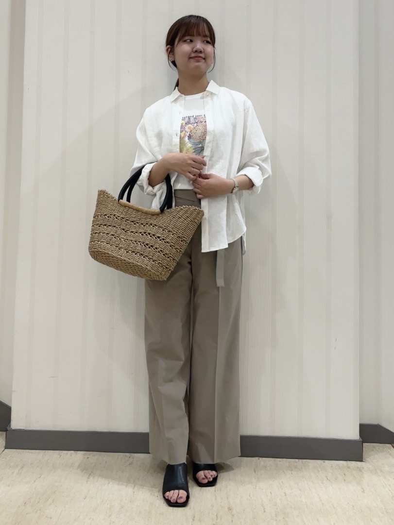 ちひさんの「INDIVI｜【撥水／UVケア／SETUP可能】軽量ベルト付ワイドストレートパンツ」を使ったコーディネート
