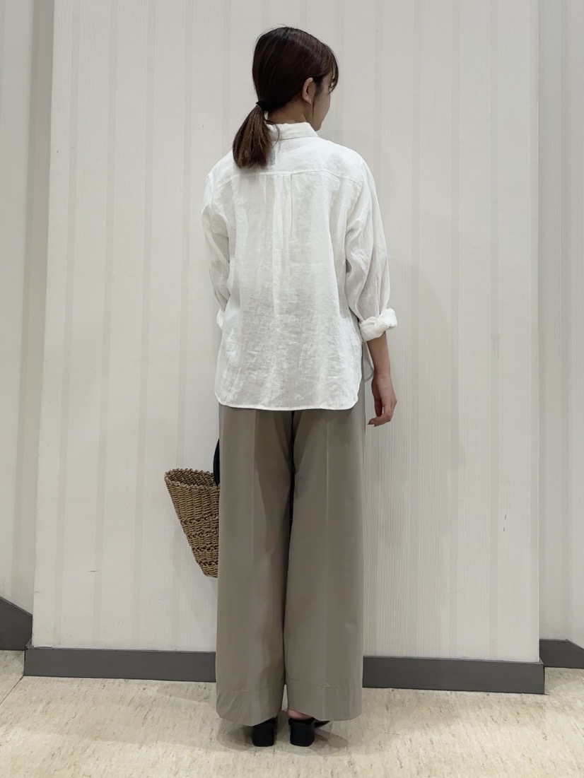 ちひさんの「INDIVI｜【撥水／UVケア／SETUP可能】軽量ベルト付ワイドストレートパンツ」を使ったコーディネート