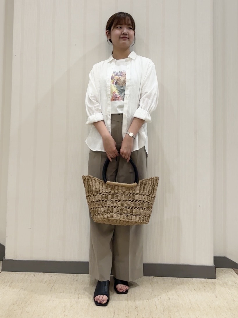 ちひさんの「INDIVI｜【撥水／UVケア／SETUP可能】軽量ベルト付ワイドストレートパンツ」を使ったコーディネート