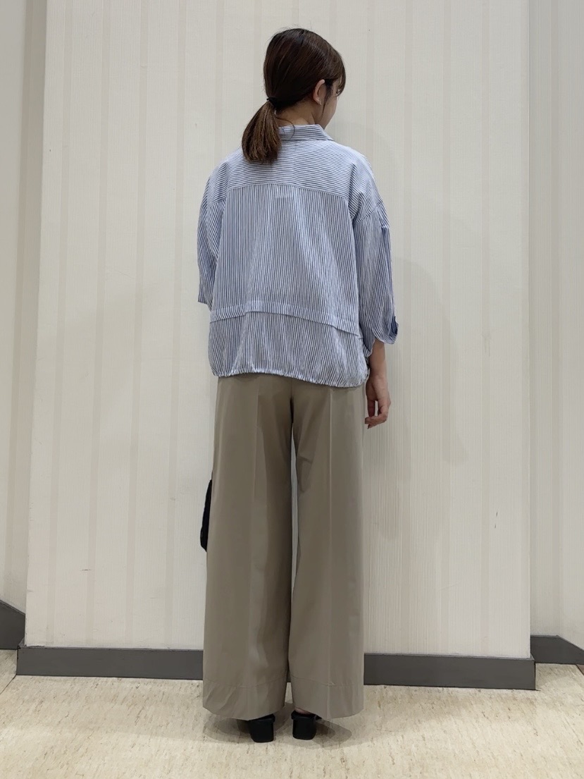 ちひさんの「INDIVI｜【撥水／UVケア／SETUP可能】軽量ベルト付ワイドストレートパンツ」を使ったコーディネート