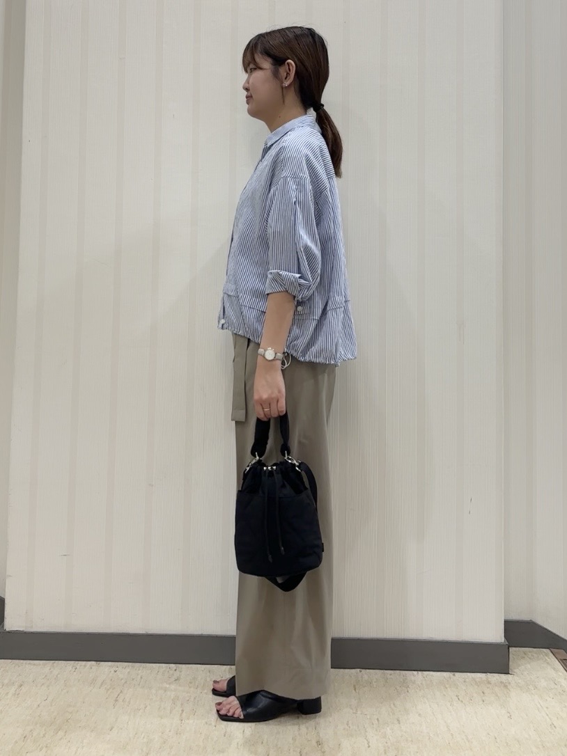 ちひさんの「INDIVI｜【撥水／UVケア／SETUP可能】軽量ベルト付ワイドストレートパンツ」を使ったコーディネート