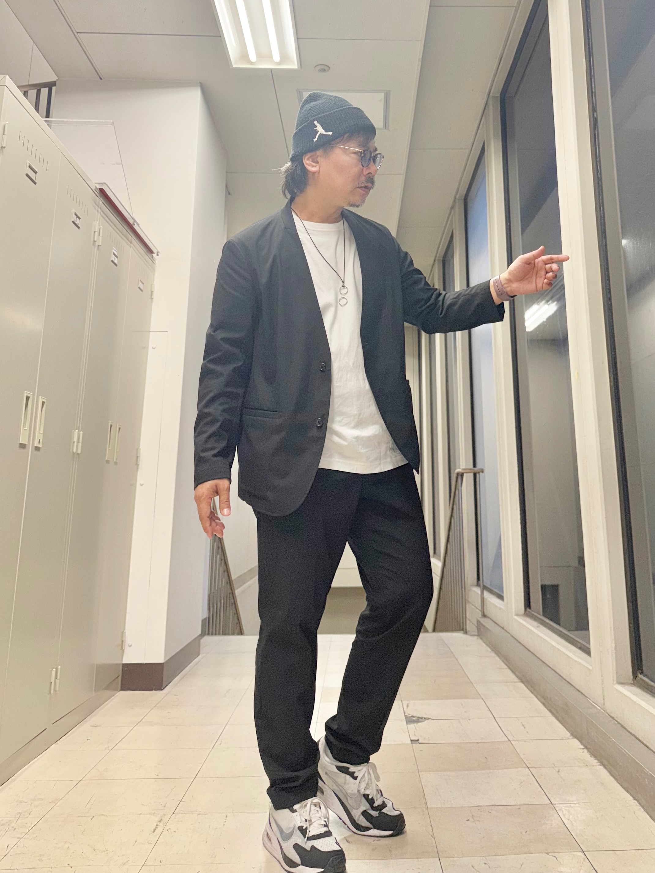 MAKOTO AIさんの「TAKEO KIKUCHI｜【ON／OFF兼用】CARREMANファブリック ノーカラージャケット」を使ったコーディネート