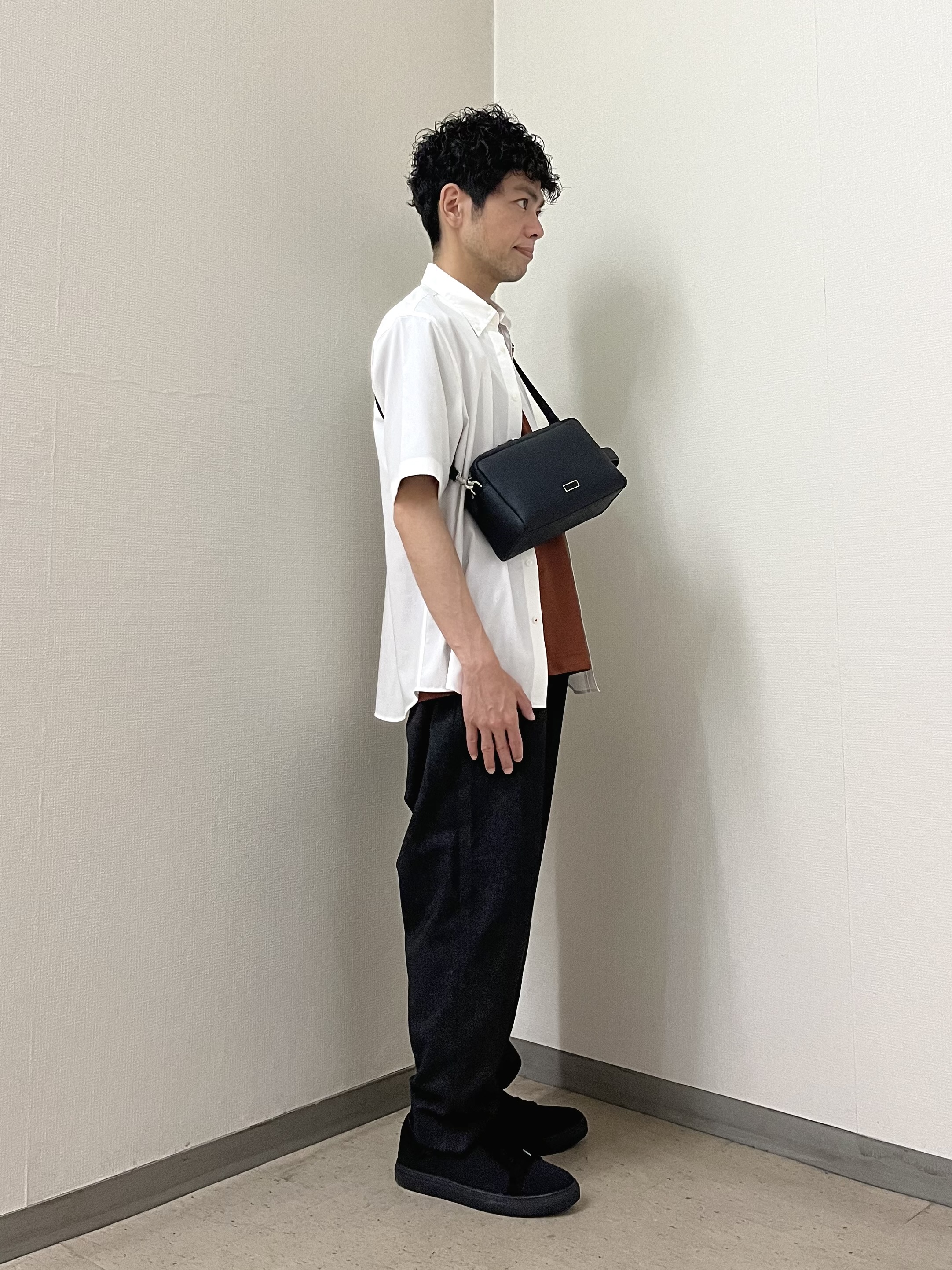 URAさんの「TAKEO KIKUCHI｜【BOWLER HAT LABEL】ボーラーハットウォーカー刺繍 半袖ボタンダウンシャツ」を使ったコーディネート