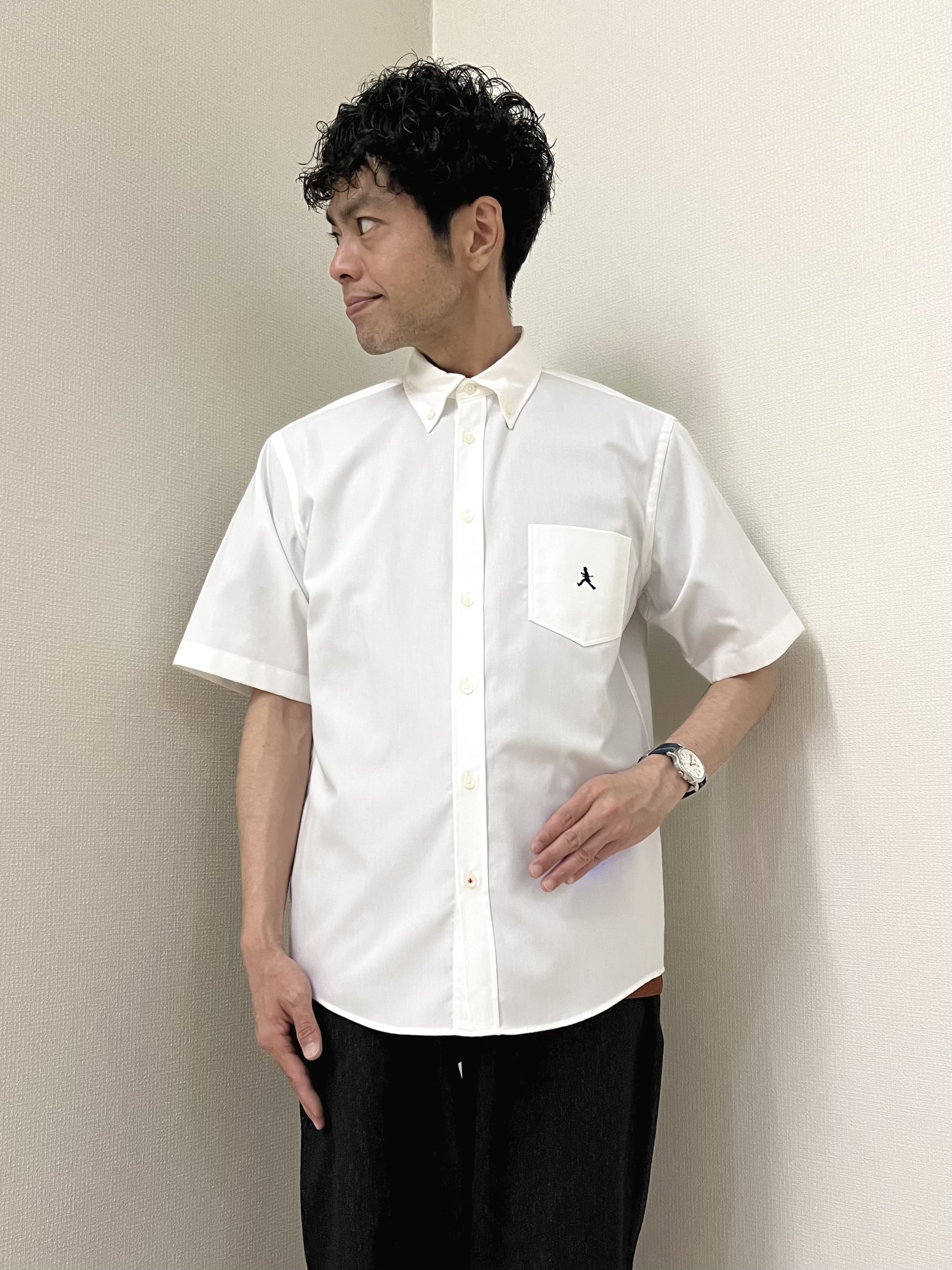 URAさんの「TAKEO KIKUCHI｜【BOWLER HAT LABEL】ボーラーハットウォーカー刺繍 半袖ボタンダウンシャツ」を使ったコーディネート