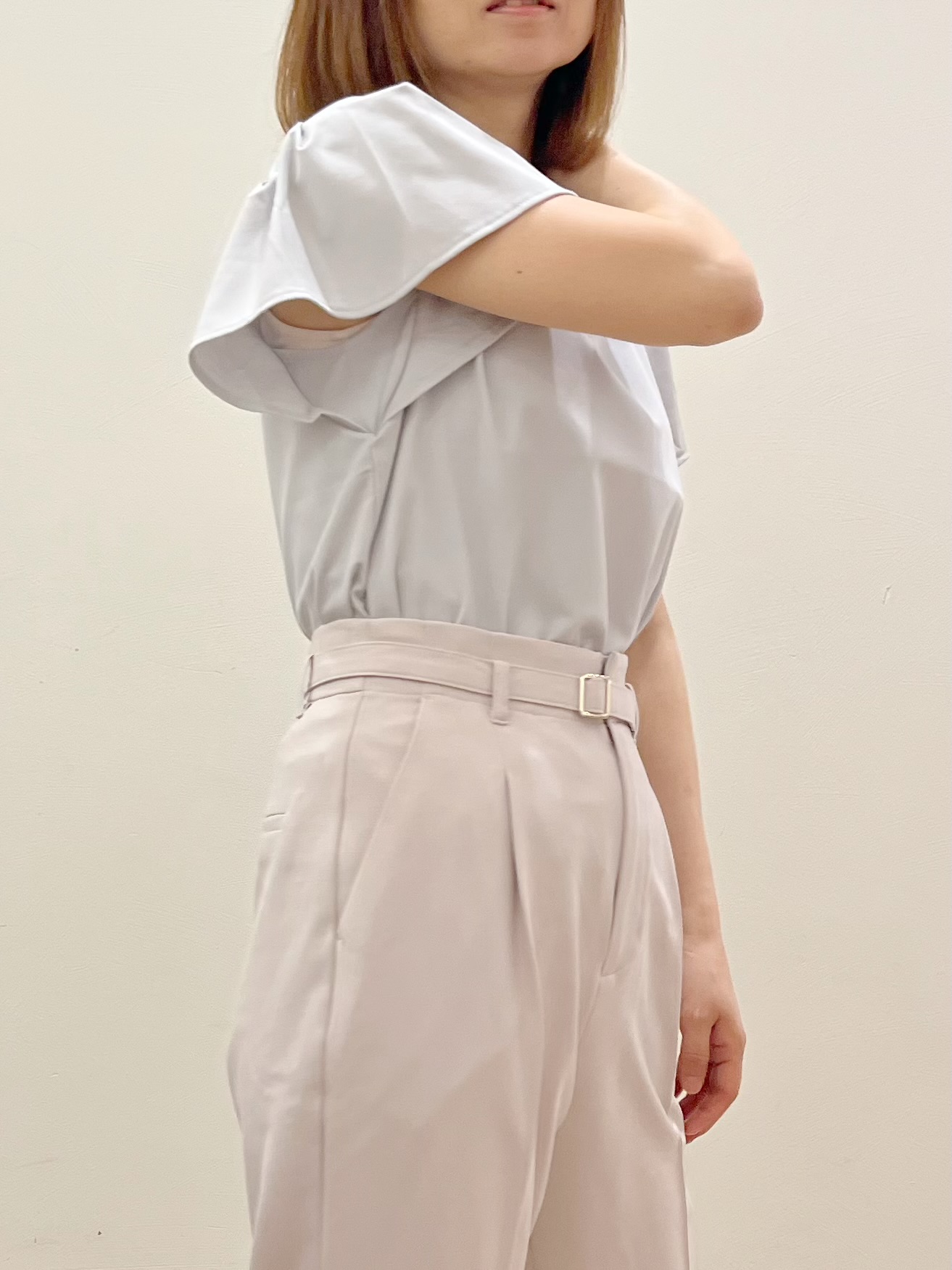 kcさんの「OPAQUE.CLIP｜【接触冷感】フリルフレンチスリーブトップス《UVケア／洗濯機OK》」を使ったコーディネート