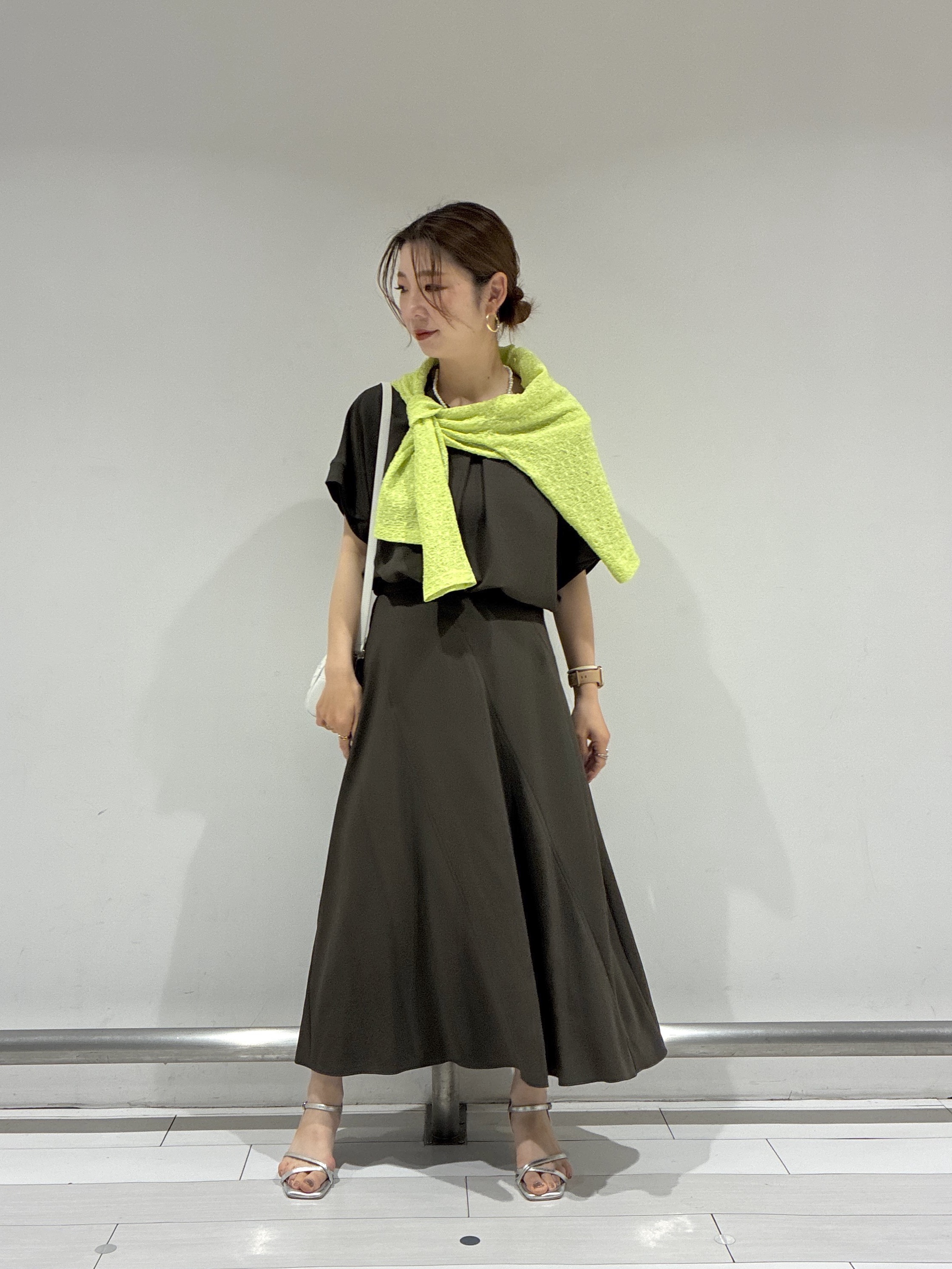 Rinさんの「UNTITLED｜【前後2WAY/はっ水/セットアップ可】リラクシーフレンチスリーブブラウス」を使ったコーディネート