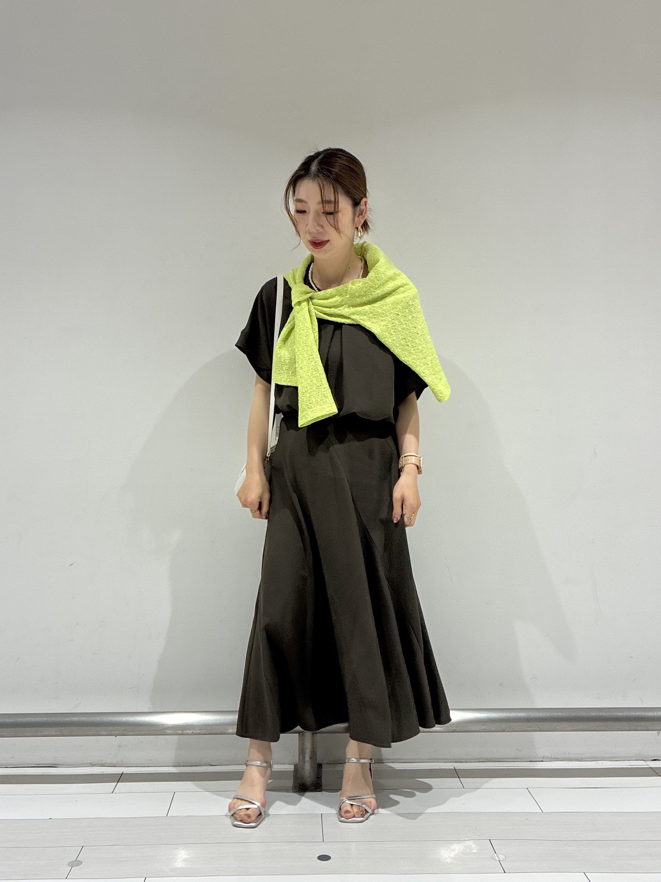 Rinさんの「UNTITLED｜【前後2WAY/はっ水/セットアップ可】リラクシーフレンチスリーブブラウス」を使ったコーディネート