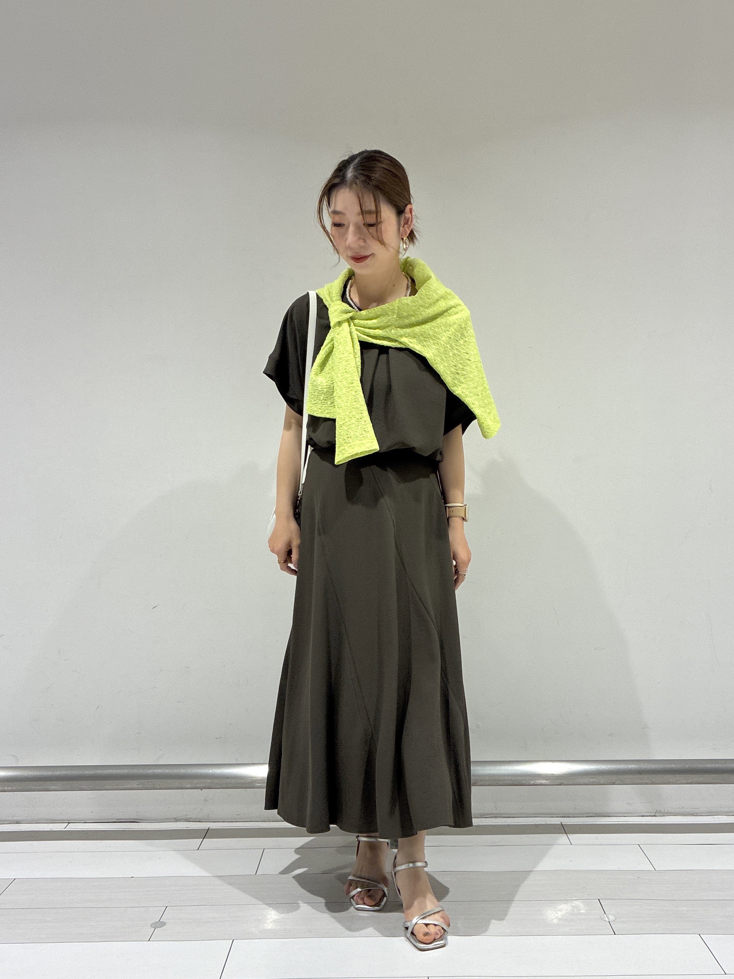 Rinさんの「UNTITLED｜【前後2WAY/はっ水/セットアップ可】リラクシーフレンチスリーブブラウス」を使ったコーディネート