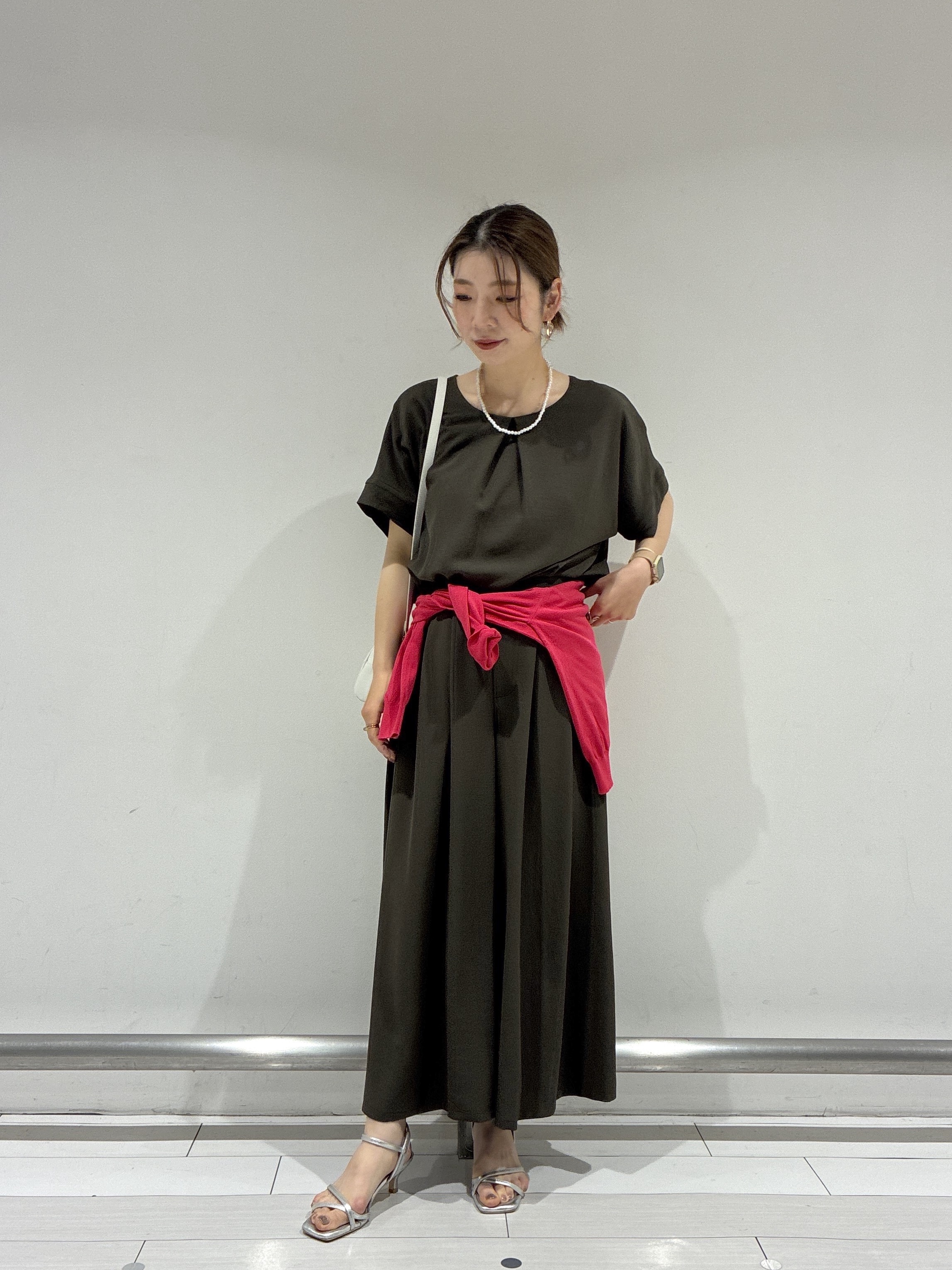Rinさんの「UNTITLED｜【前後2WAY/はっ水/セットアップ可】リラクシーフレンチスリーブブラウス」を使ったコーディネート