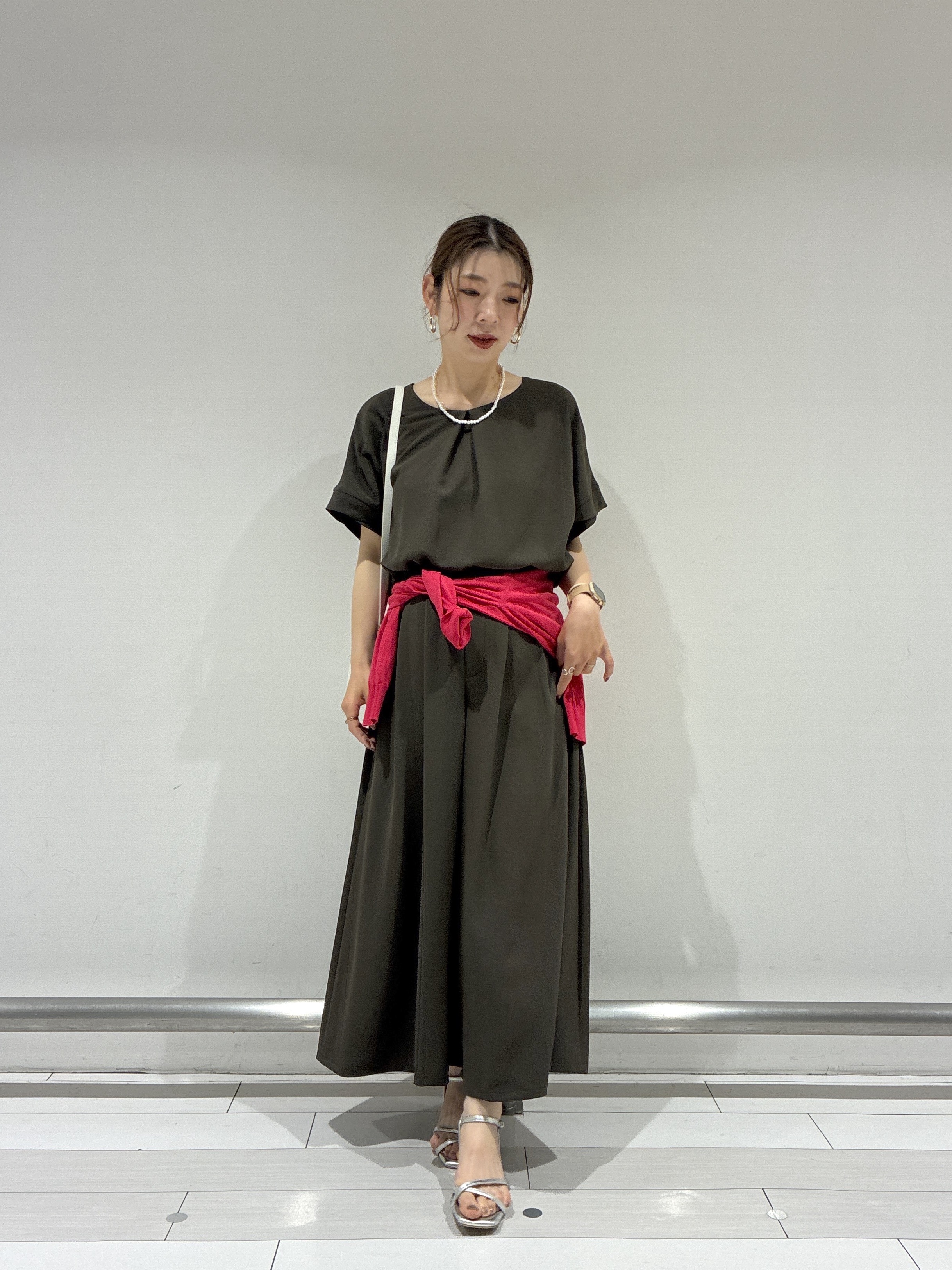 Rinさんの「UNTITLED｜【前後2WAY/はっ水/セットアップ可】リラクシーフレンチスリーブブラウス」を使ったコーディネート