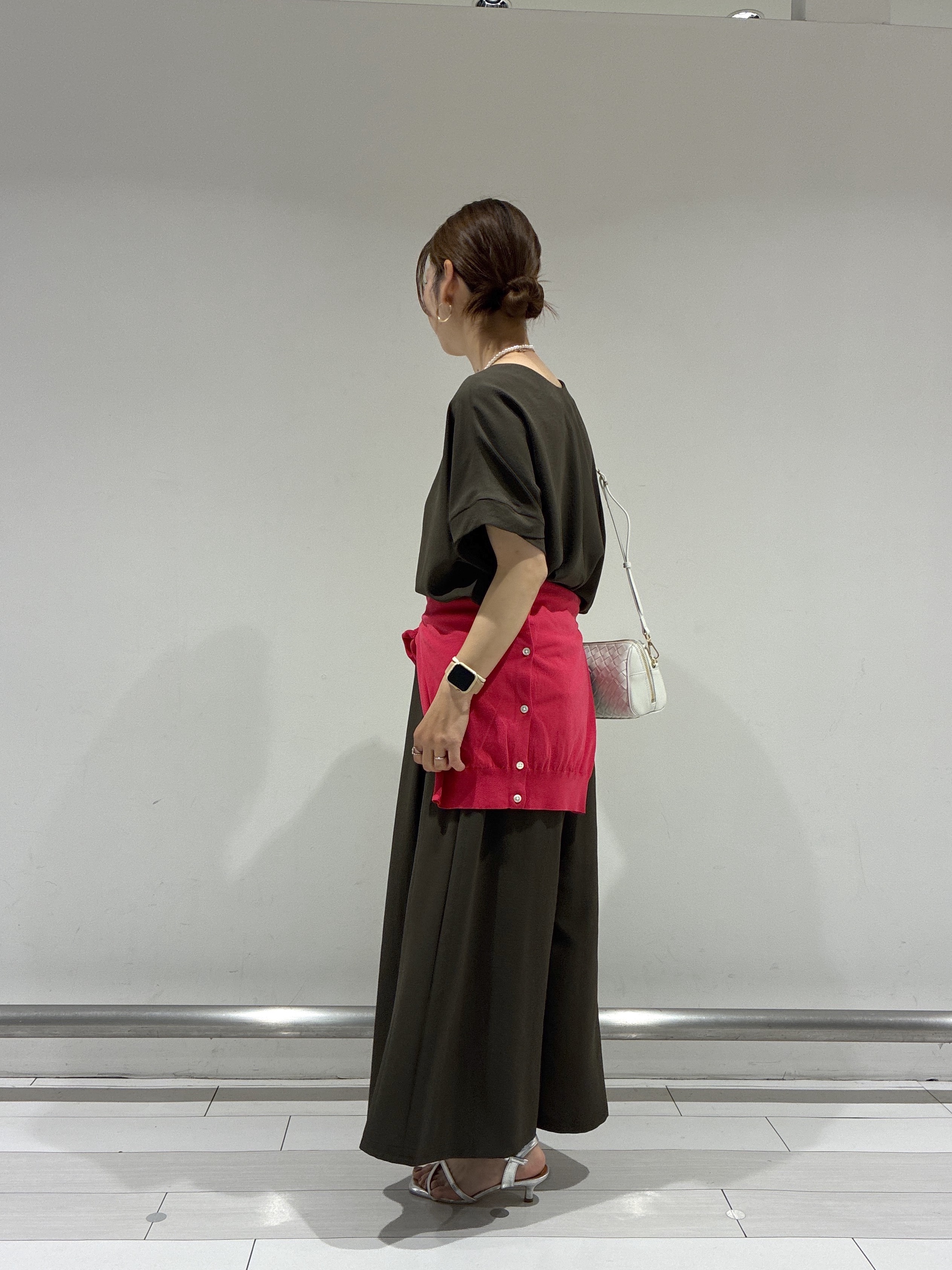 Rinさんの「UNTITLED｜【前後2WAY/はっ水/セットアップ可】リラクシーフレンチスリーブブラウス」を使ったコーディネート