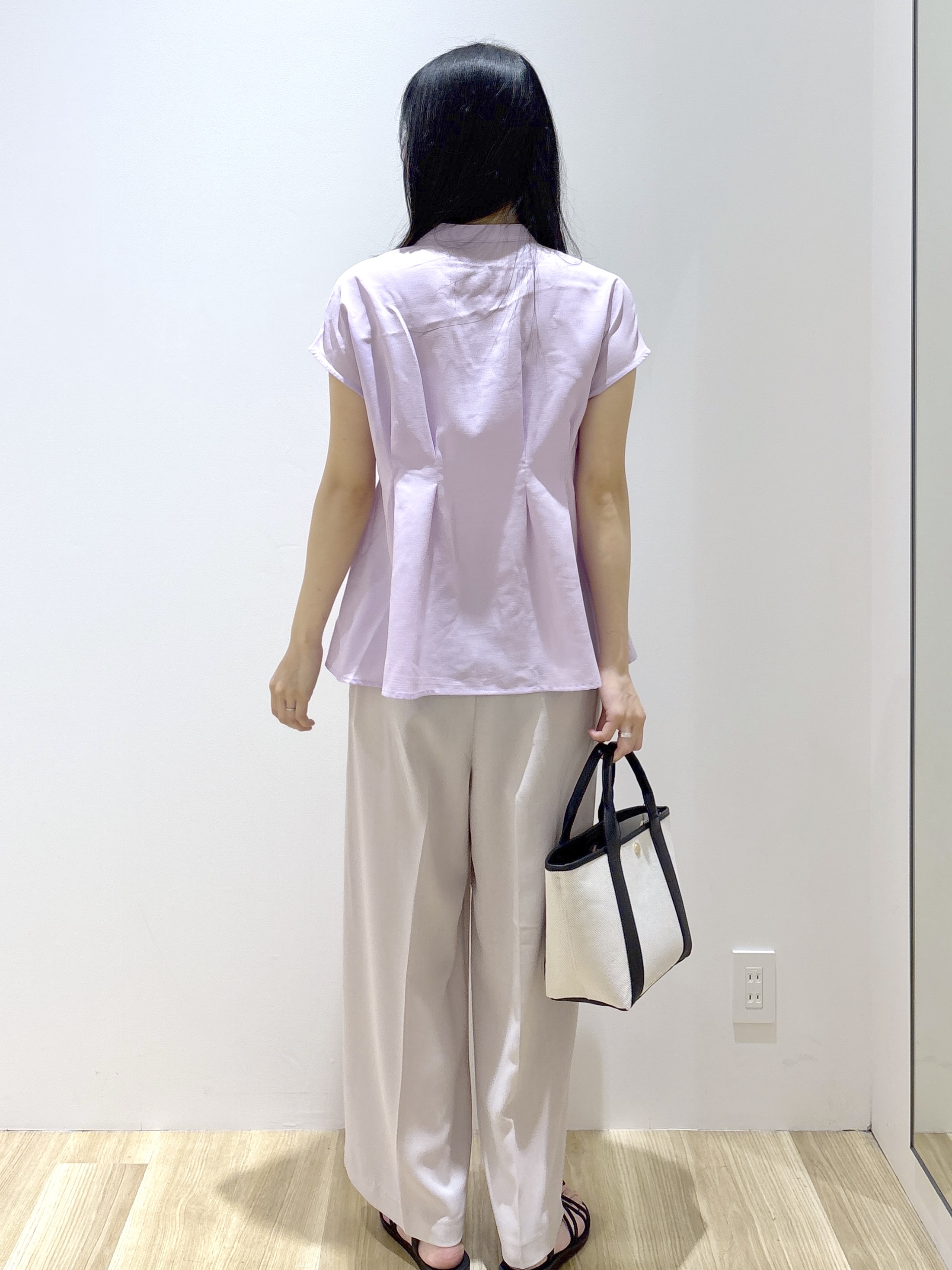 sachikoさんの「OPAQUE.CLIP｜【接触冷感／吸水速乾】リネンライク タックフレンチスリーブブラウス《洗濯機OK》」を使ったコーディネート