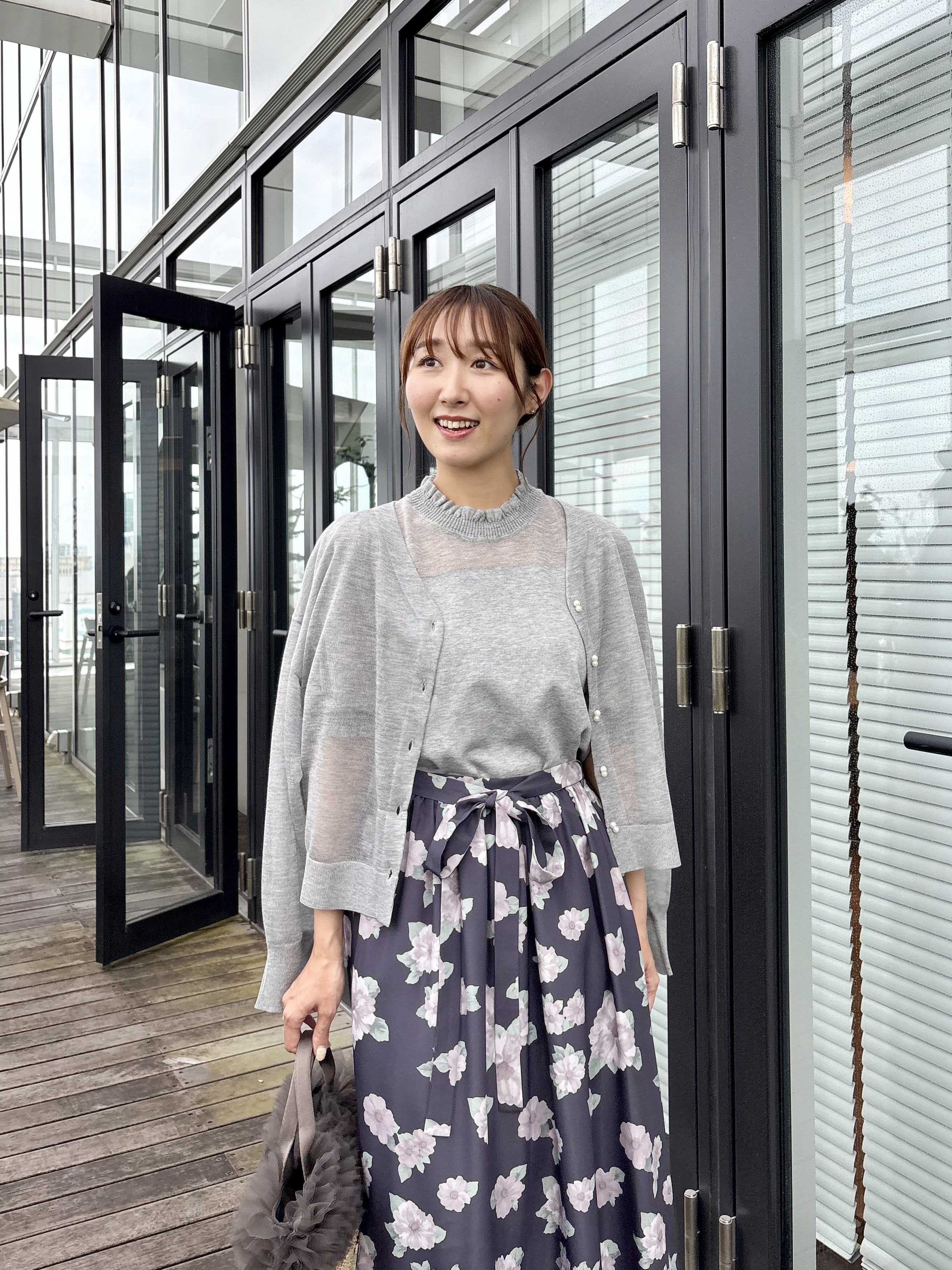みぃさんの「Couture brooch｜【洗える・パール調釦】愛されシアーカーディガン」を使ったコーディネート