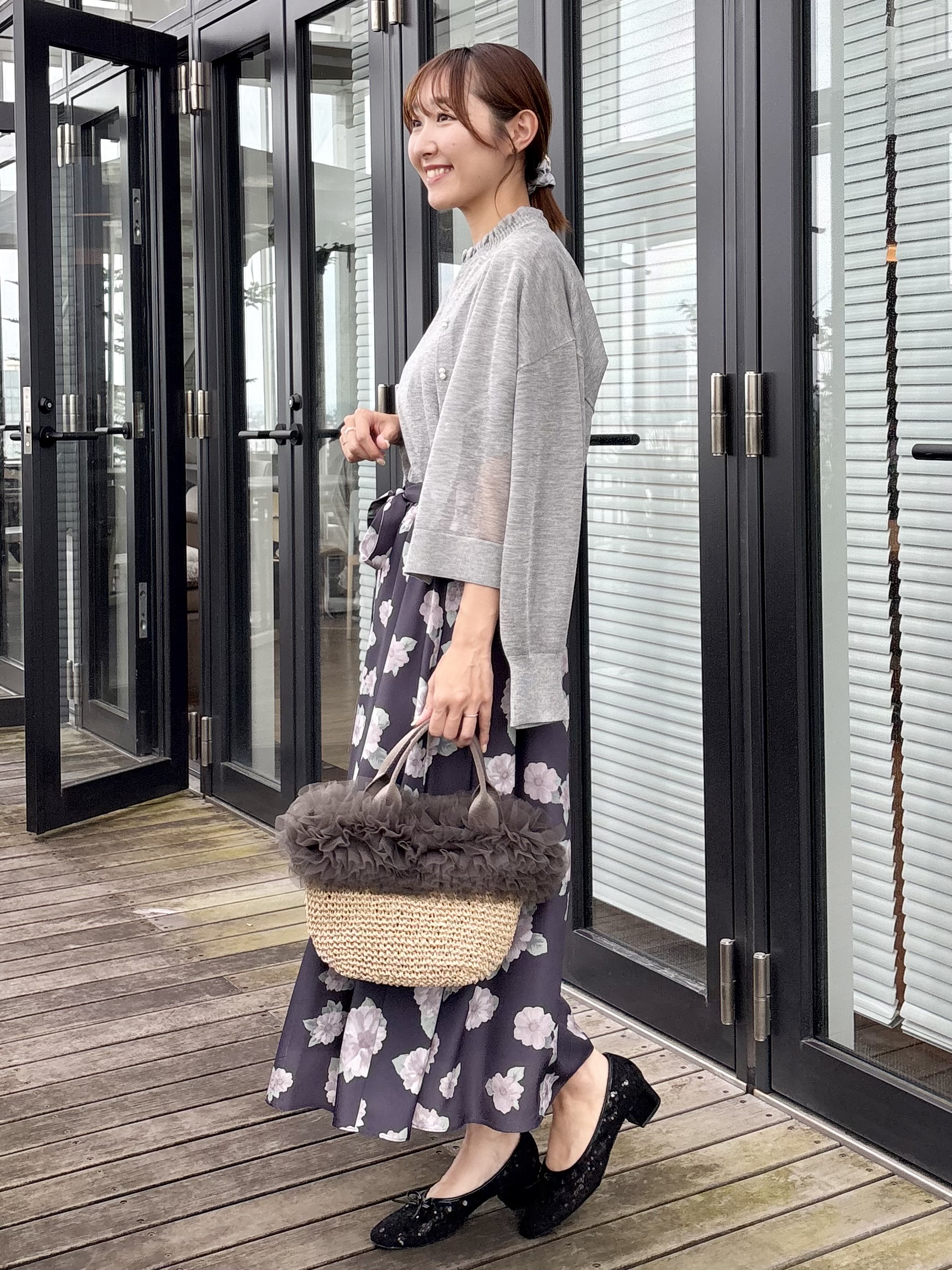 みぃさんの「Couture brooch｜【洗える・パール調釦】愛されシアーカーディガン」を使ったコーディネート