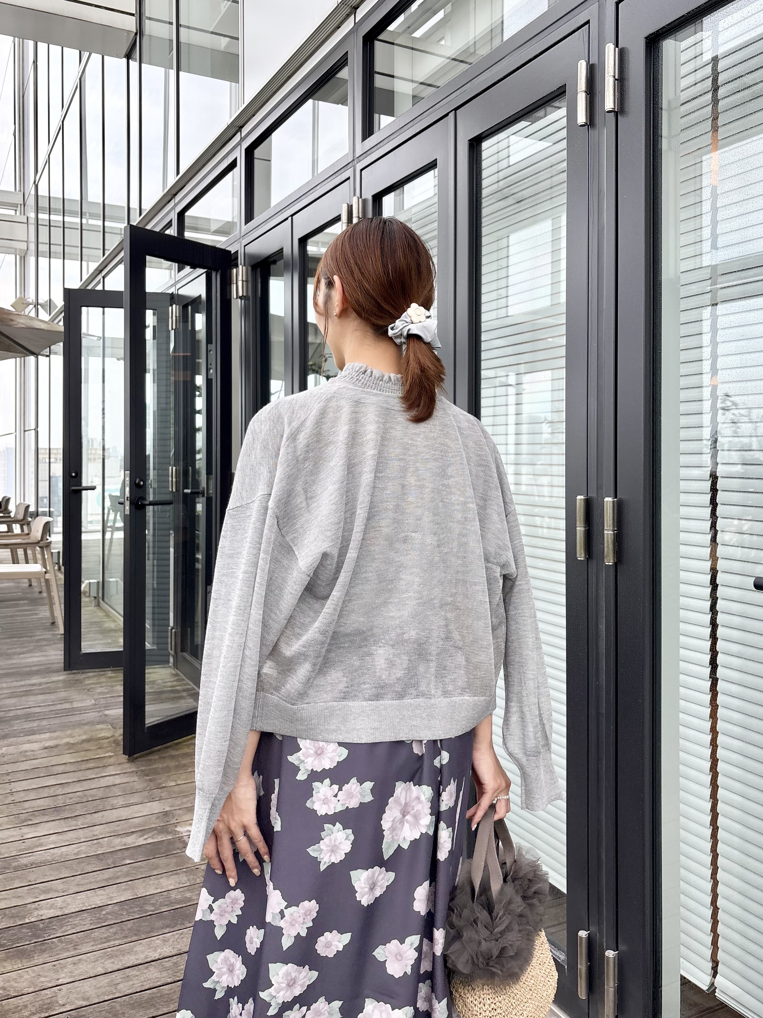 みぃさんの「Couture brooch｜【洗える・パール調釦】愛されシアーカーディガン」を使ったコーディネート