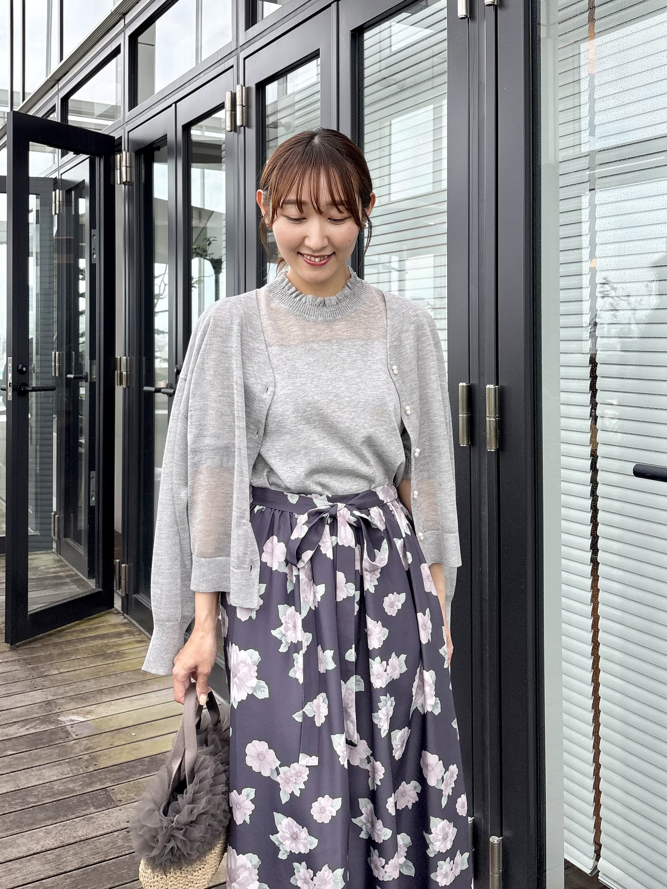 みぃさんの「Couture brooch｜【洗える・パール調釦】愛されシアーカーディガン」を使ったコーディネート