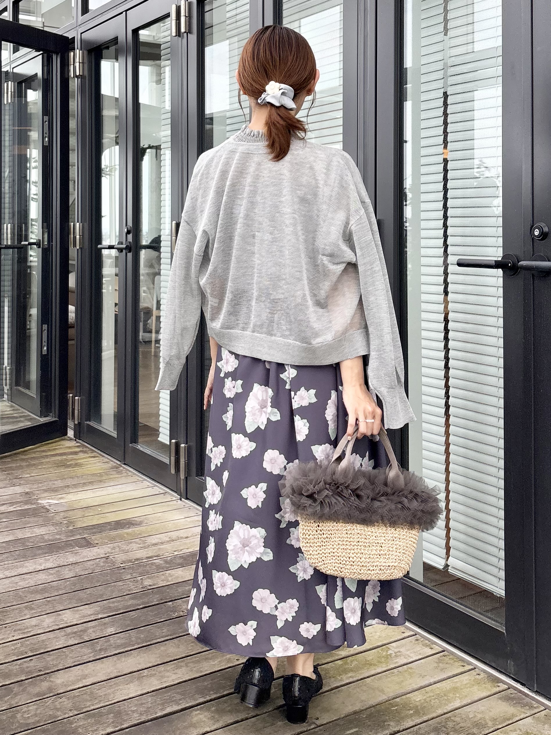 みぃさんの「Couture brooch｜【洗える・パール調釦】愛されシアーカーディガン」を使ったコーディネート