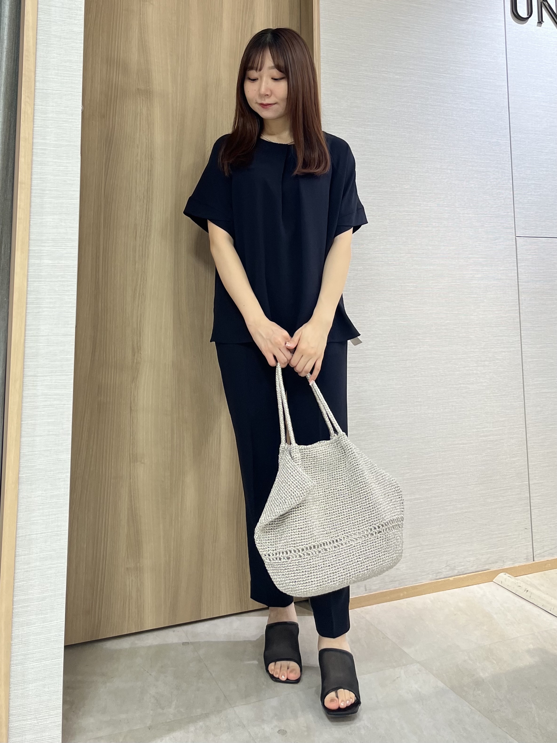 KAHOさんの「UNTITLED｜【前後2WAY/はっ水/セットアップ可】リラクシーフレンチスリーブブラウス」を使ったコーディネート