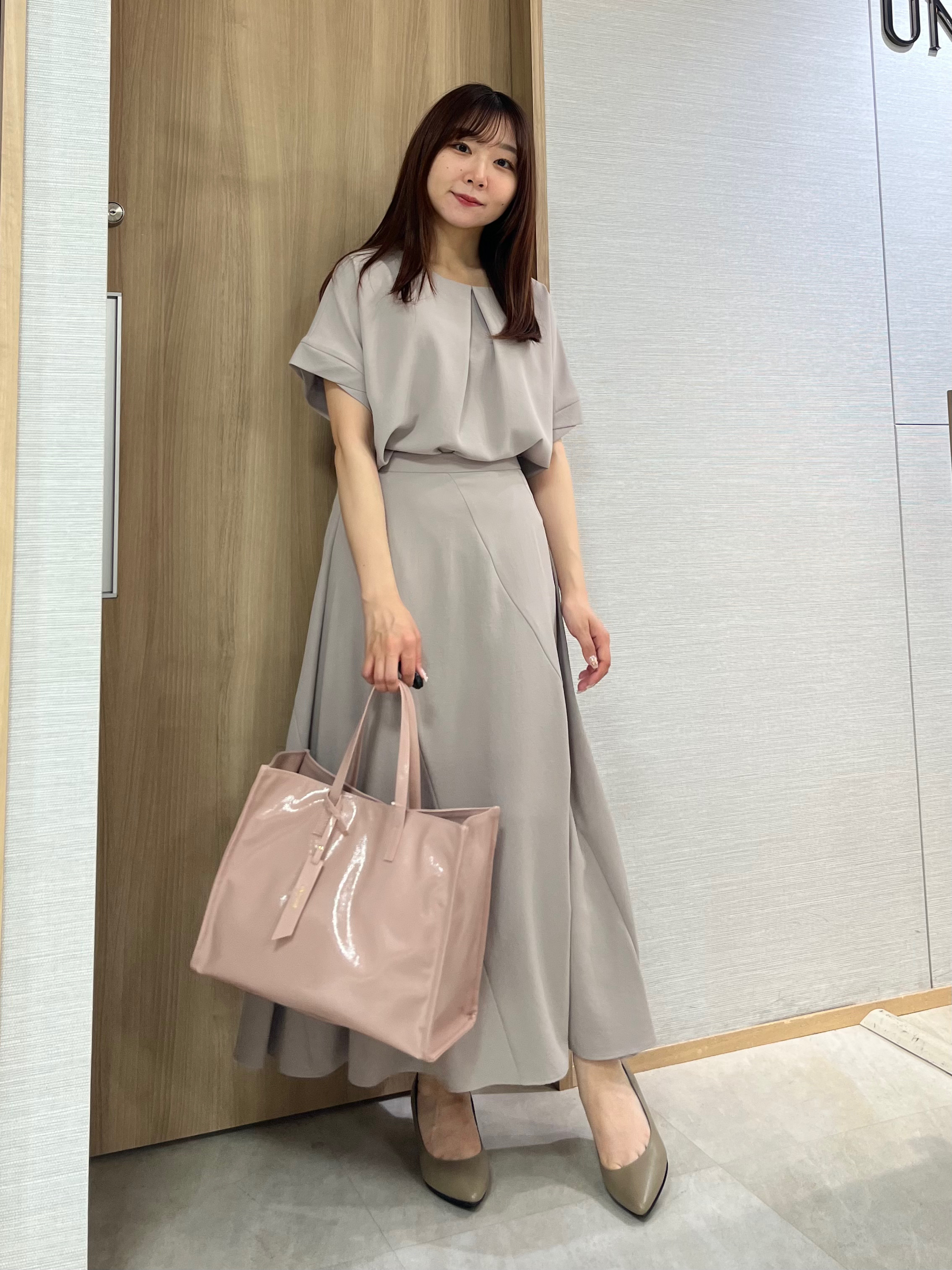 KAHOさんの「UNTITLED｜【前後2WAY/はっ水/セットアップ可】リラクシーフレンチスリーブブラウス」を使ったコーディネート