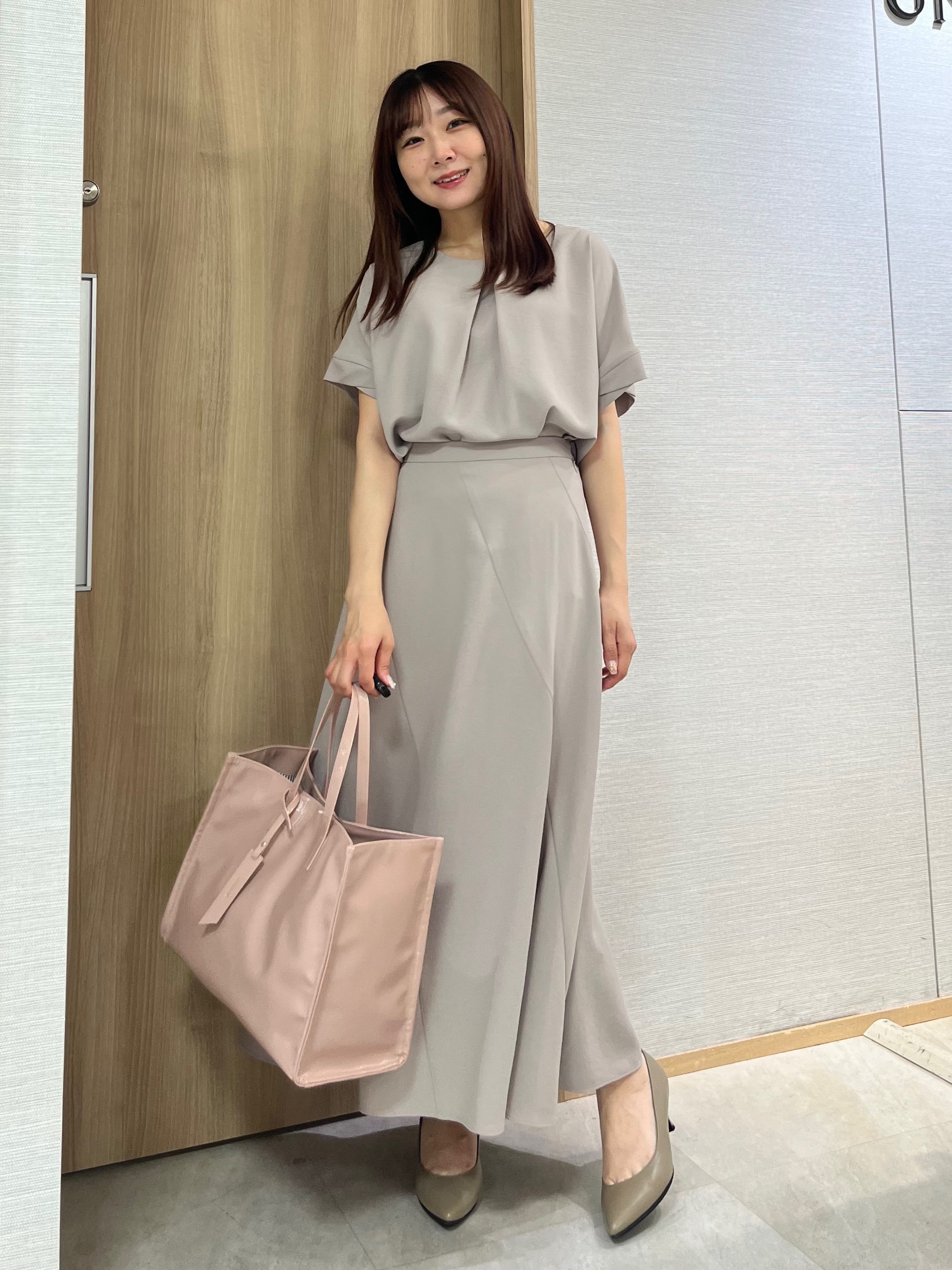 KAHOさんの「UNTITLED｜【前後2WAY/はっ水/セットアップ可】リラクシーフレンチスリーブブラウス」を使ったコーディネート