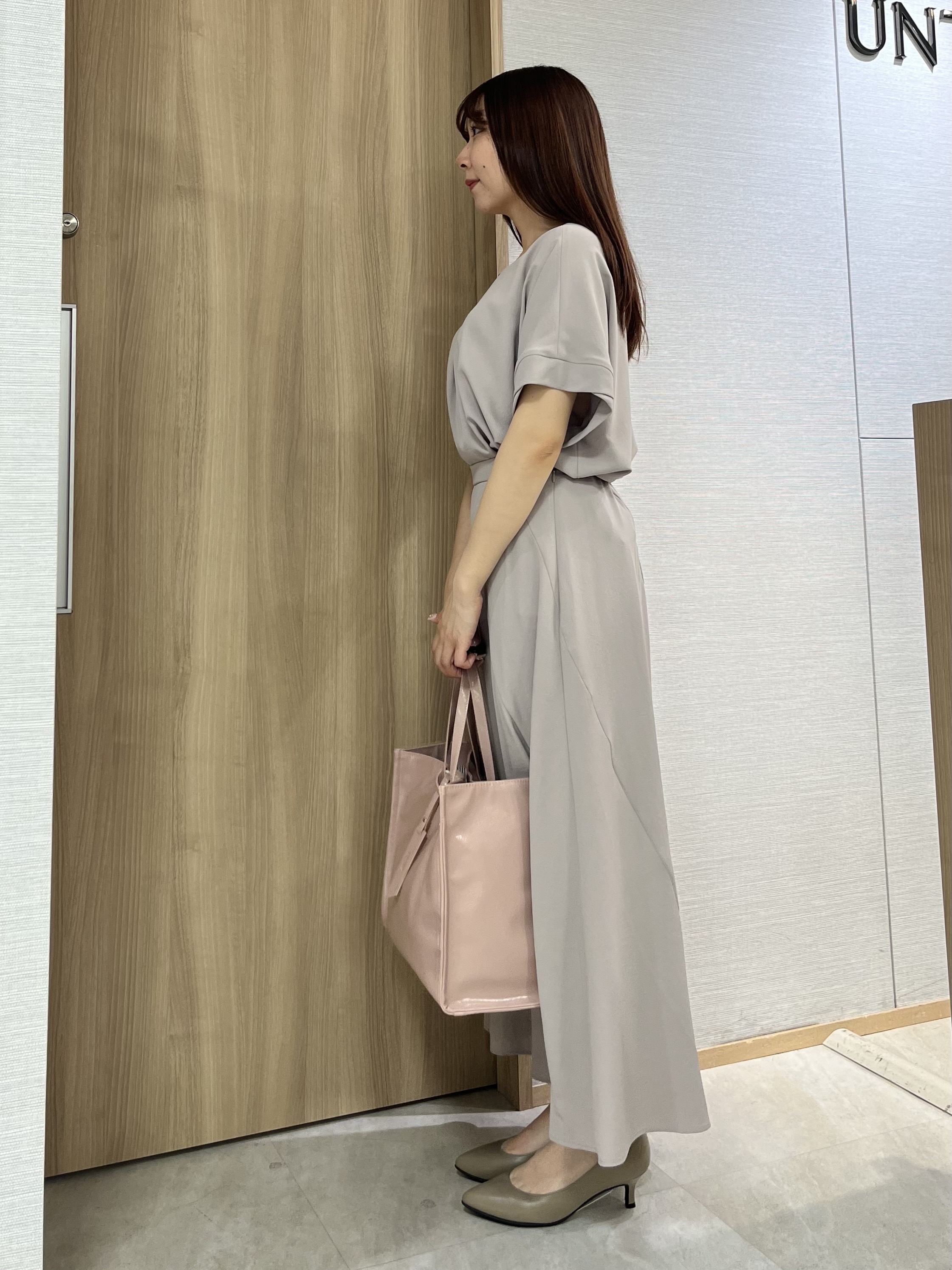 KAHOさんの「UNTITLED｜【前後2WAY/はっ水/セットアップ可】リラクシーフレンチスリーブブラウス」を使ったコーディネート