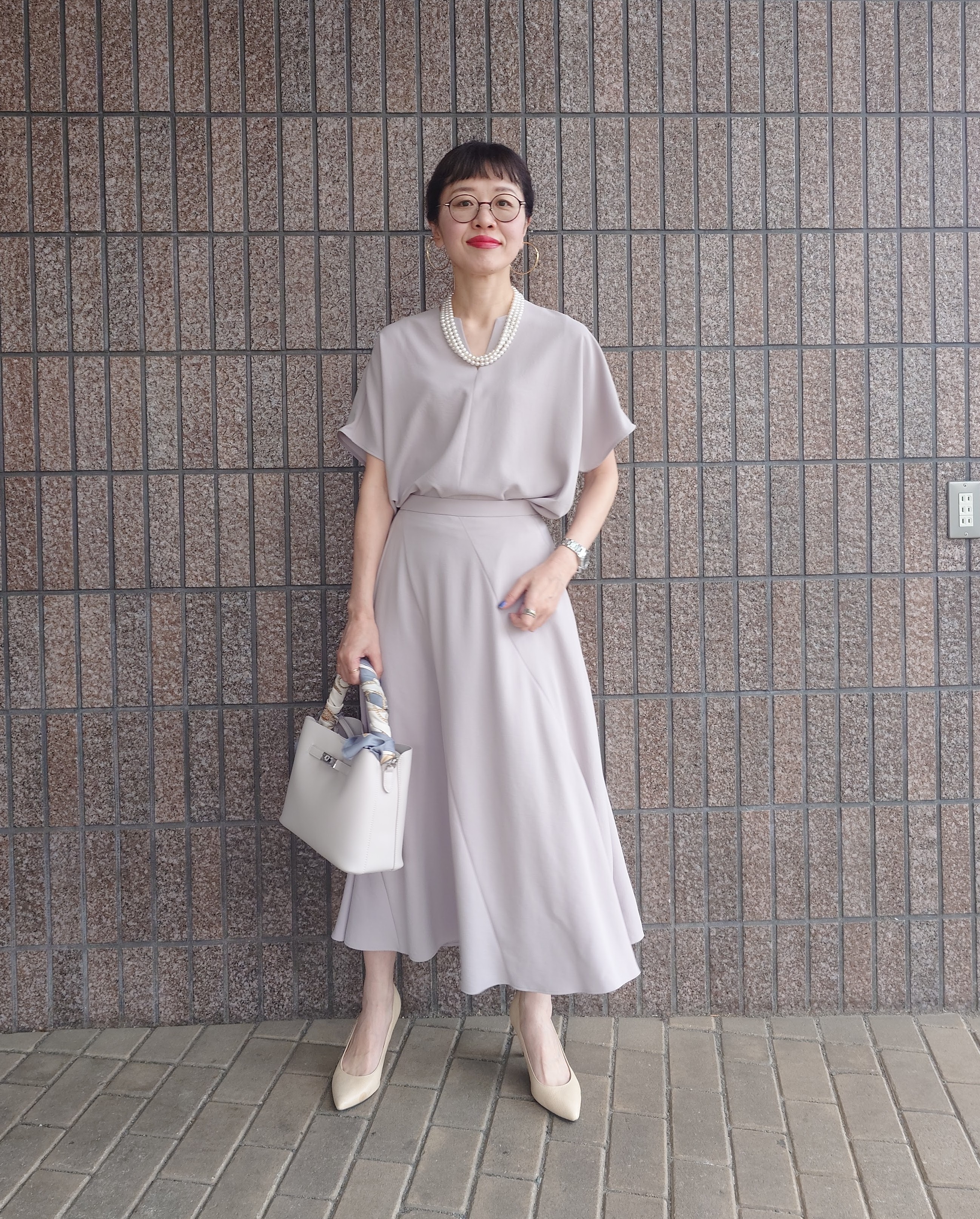 MUTSUKOさんの「UNTITLED｜【UV/接触冷感/セットアップ可】リラクシーキーVネックブラウス」を使ったコーディネート