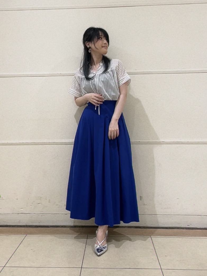 watanabeさんの「UNTITLED｜【洗える／軽やか】フリル衿ギャザーブラウス」を使ったコーディネート