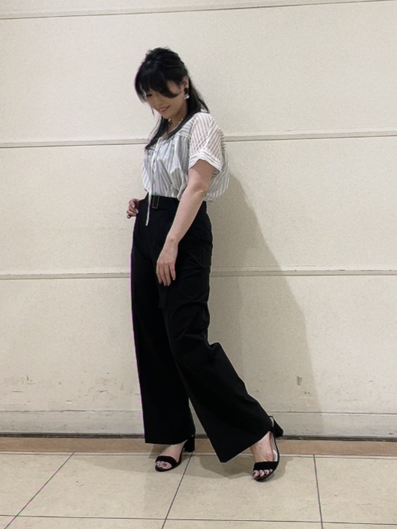 watanabeさんの「UNTITLED｜【洗える／軽やか】フリル衿ギャザーブラウス」を使ったコーディネート