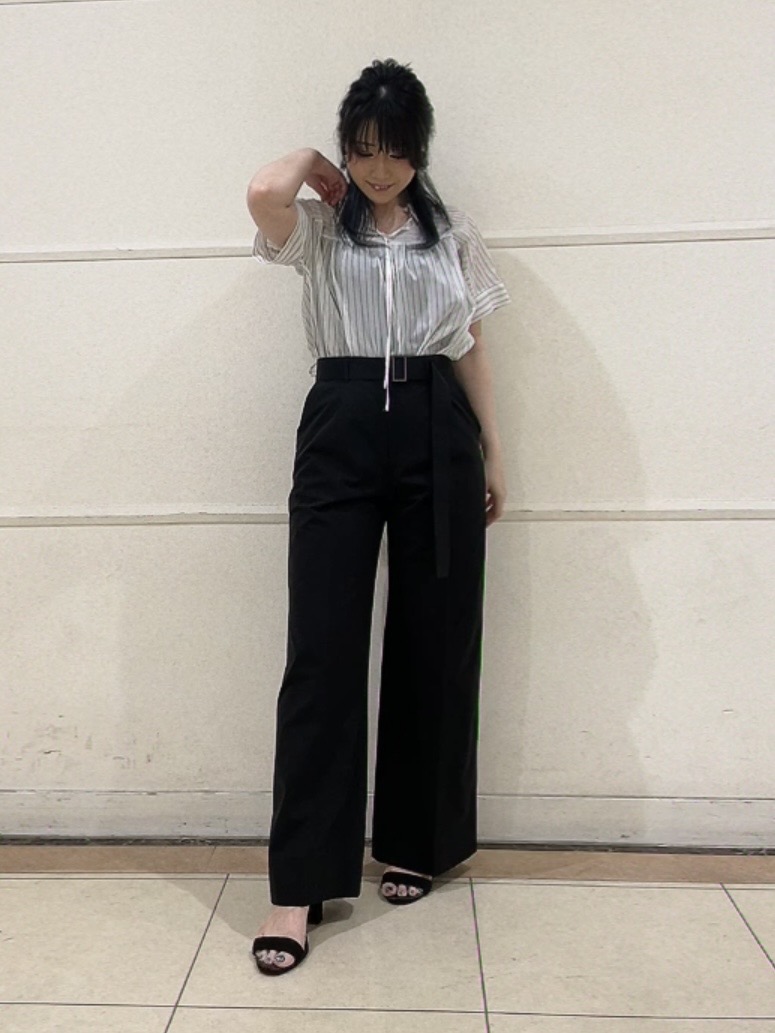 watanabeさんの「UNTITLED｜【洗える／軽やか】フリル衿ギャザーブラウス」を使ったコーディネート