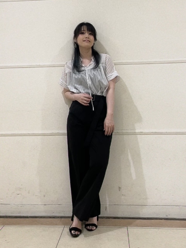 watanabeさんの「UNTITLED｜【洗える／軽やか】フリル衿ギャザーブラウス」を使ったコーディネート