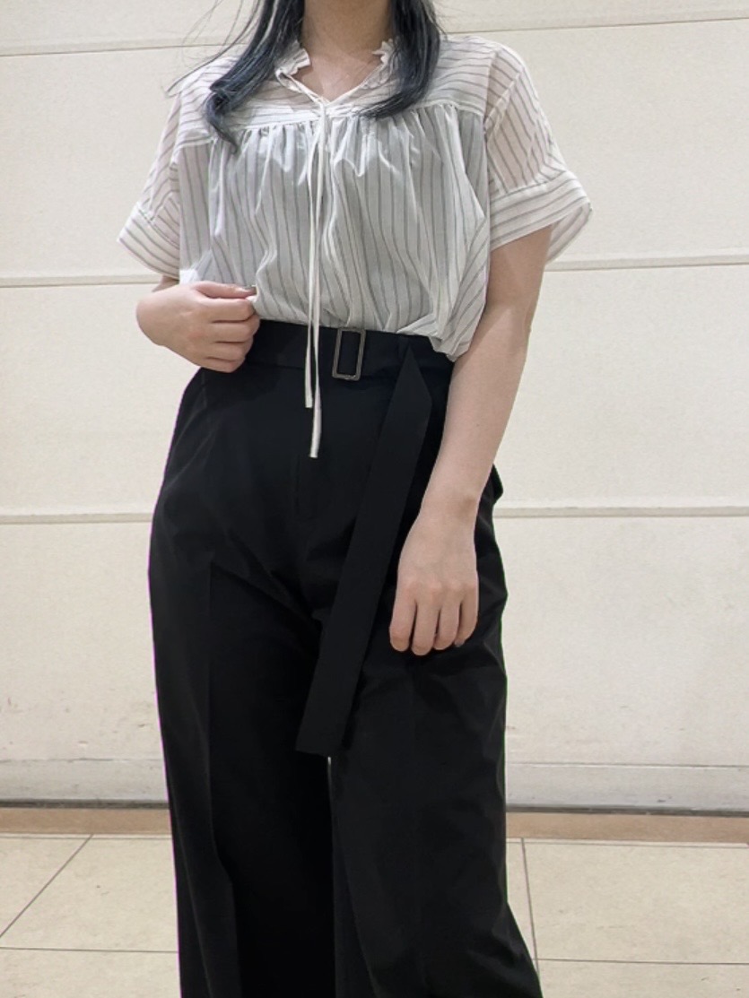 watanabeさんの「UNTITLED｜【洗える／軽やか】フリル衿ギャザーブラウス」を使ったコーディネート