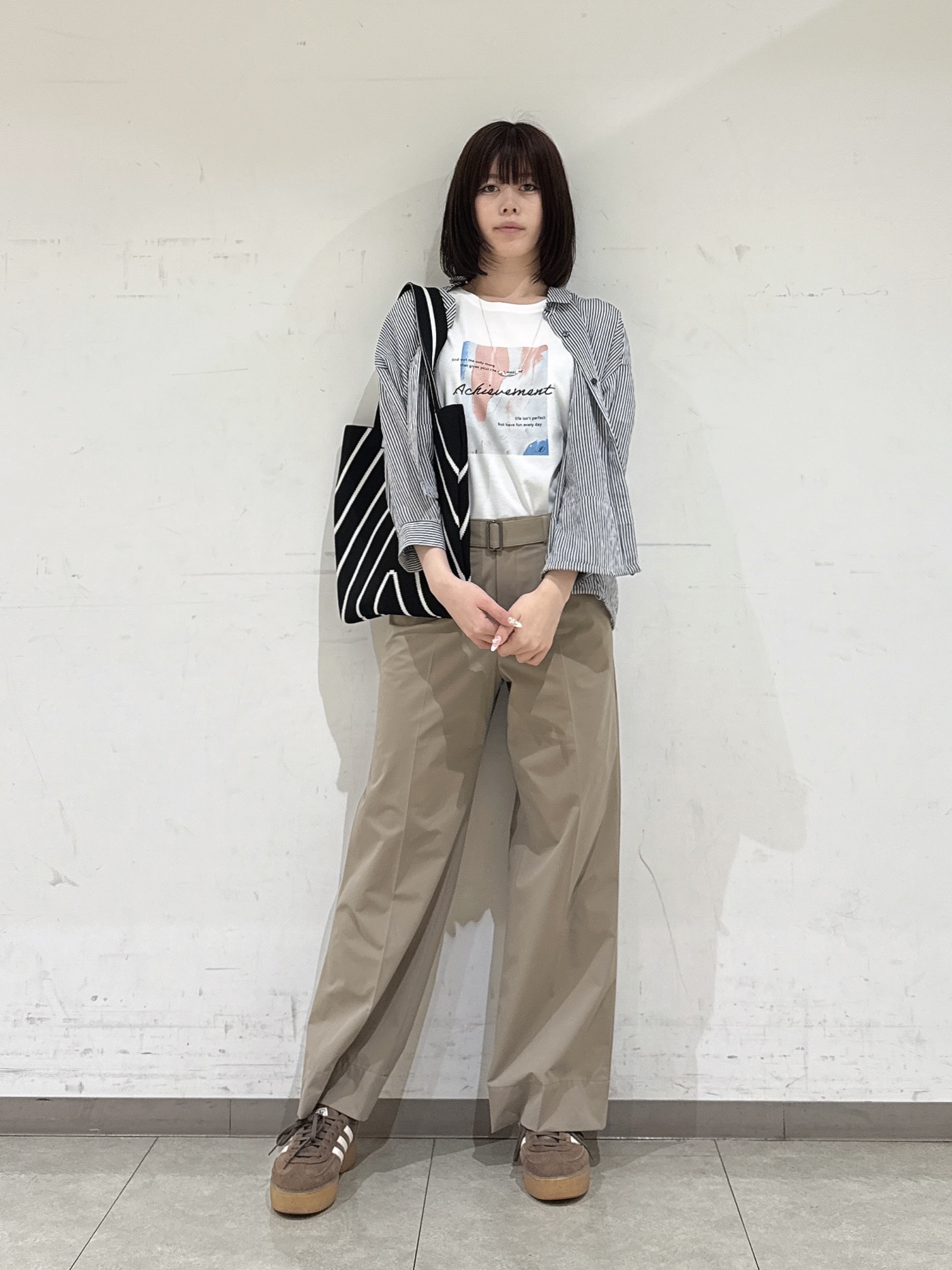 rinaさんの「INDIVI｜【接触冷感／洗える／2WAY】ドロスト付 シアーシャンブレーシャツ」を使ったコーディネート