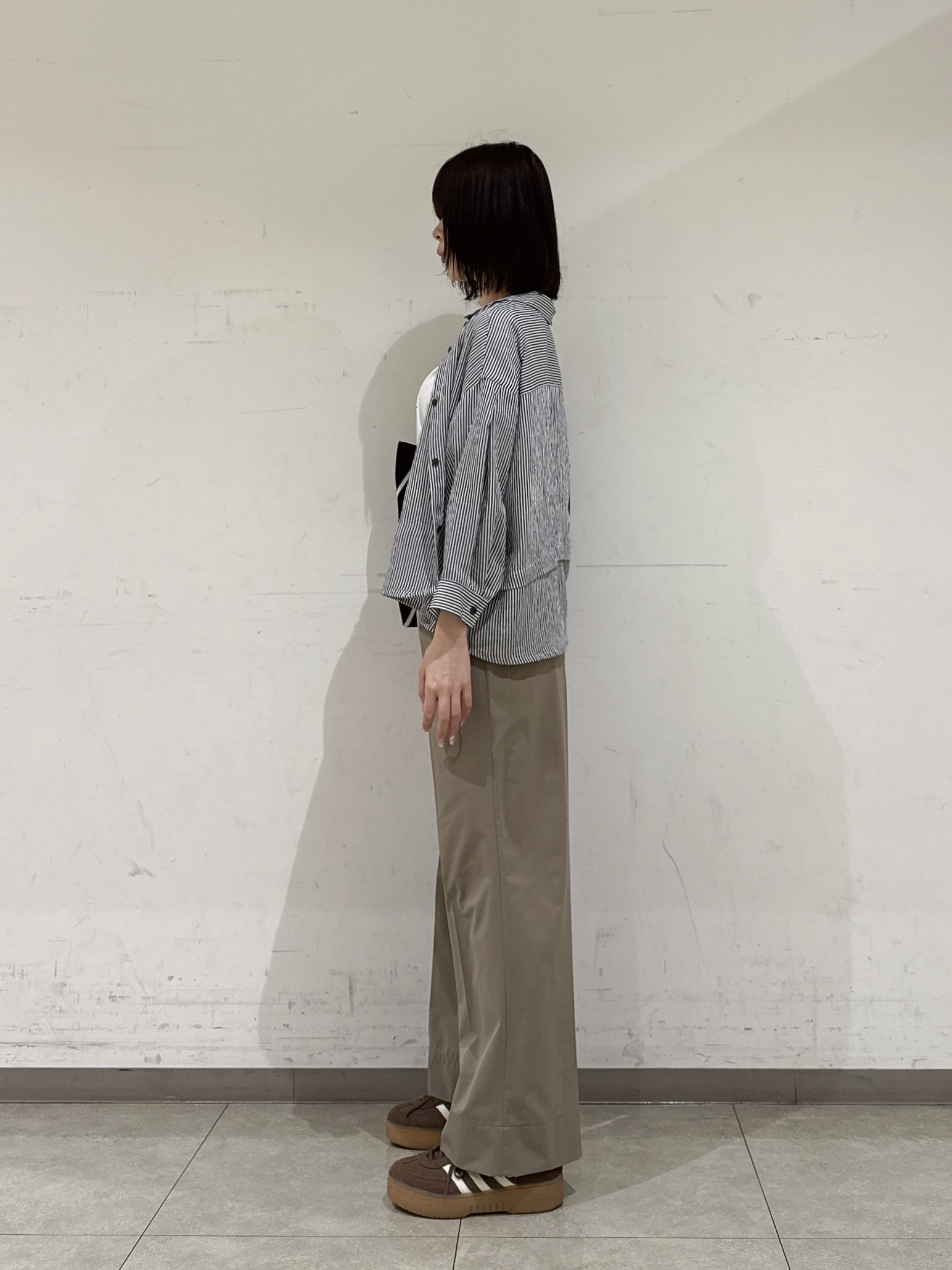 rinaさんの「INDIVI｜【接触冷感／洗える／2WAY】ドロスト付 シアーシャンブレーシャツ」を使ったコーディネート