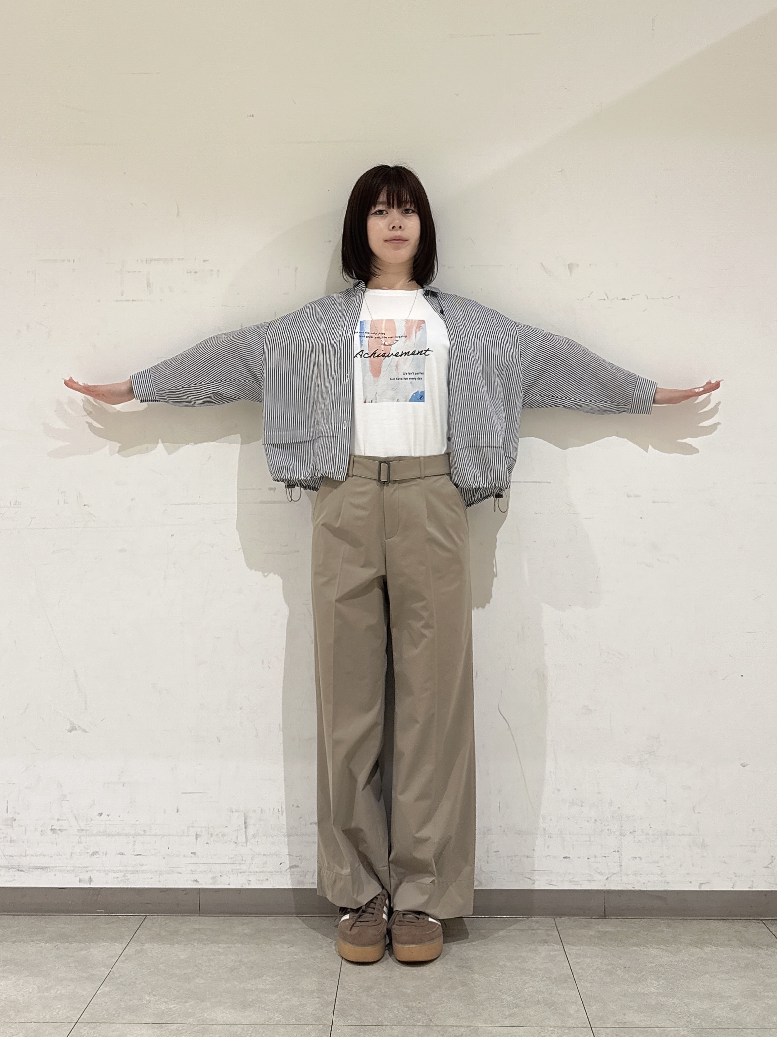 rinaさんの「INDIVI｜【接触冷感／洗える／2WAY】ドロスト付 シアーシャンブレーシャツ」を使ったコーディネート