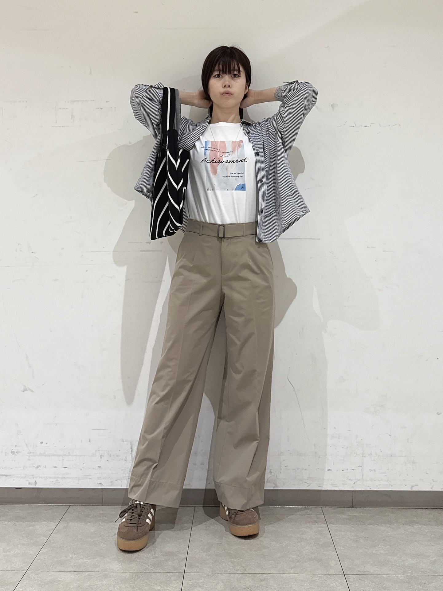 rinaさんの「INDIVI｜【接触冷感／洗える／2WAY】ドロスト付 シアーシャンブレーシャツ」を使ったコーディネート
