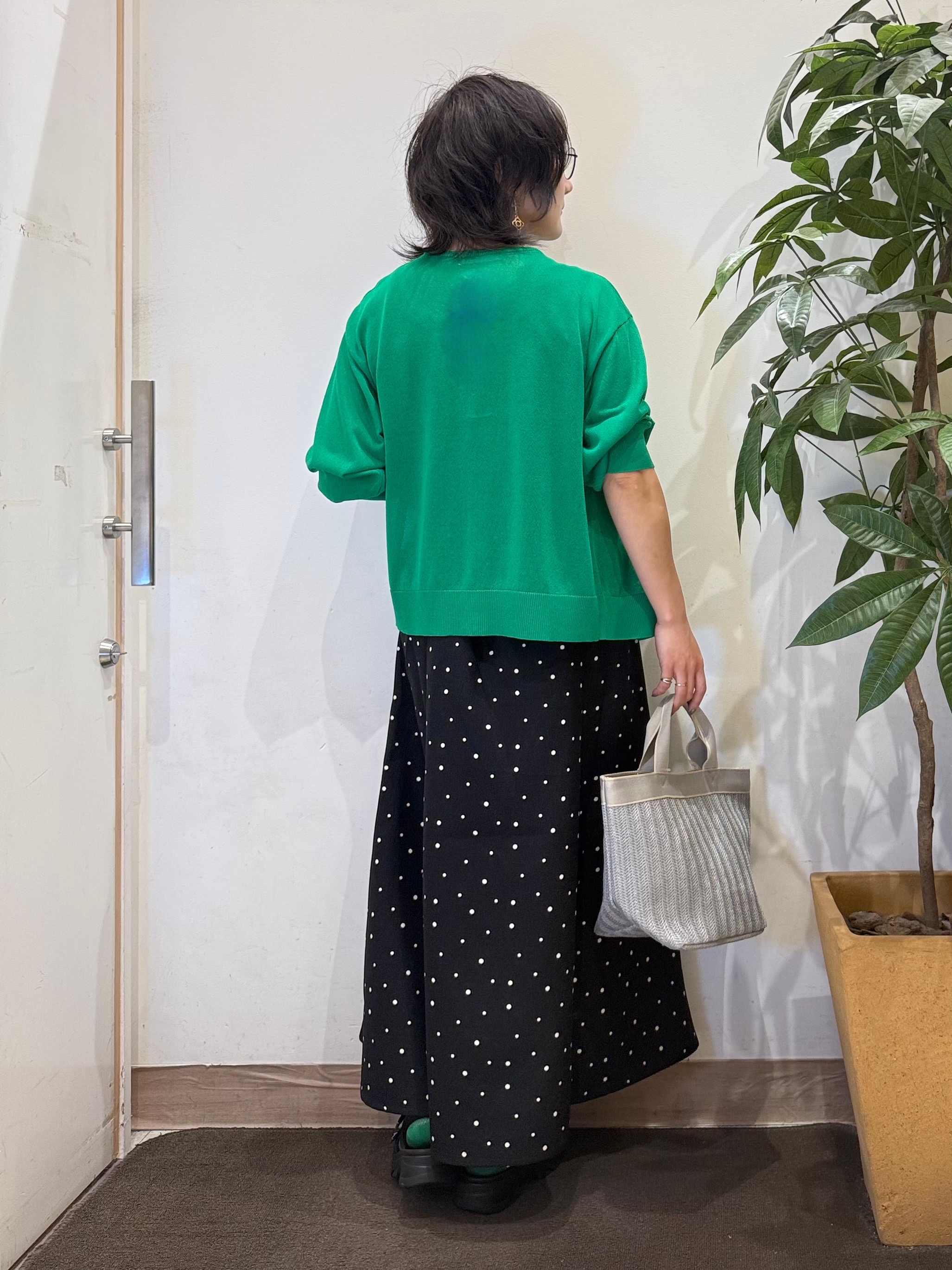 misakiさんの「SHOO･LA･RUE｜【ひんやり/洗濯機可/S-LL】程よいVネックですっきり魅せる ジップアップ 7分袖シアーカーディガ」を使ったコーディネート