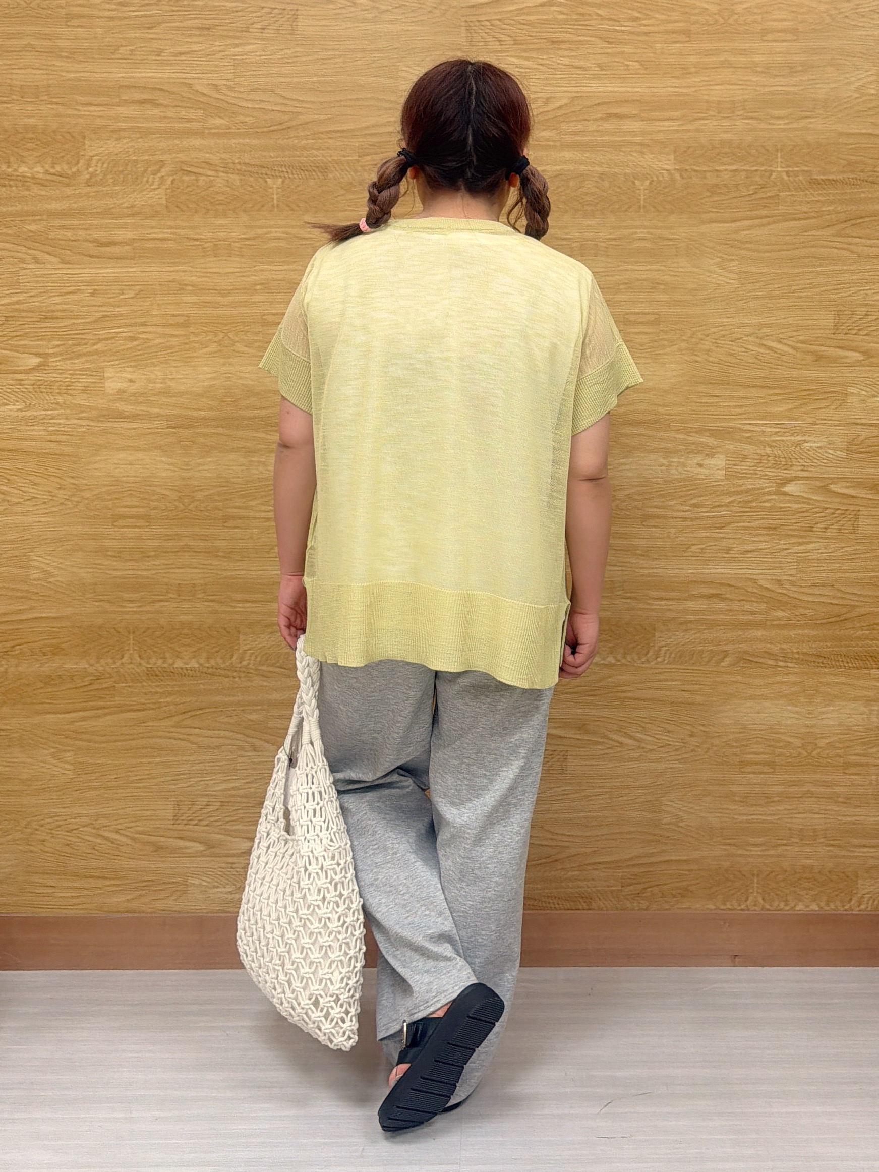ぁむさんの「SHOO･LA･RUE｜【2点セット/S-LL/体型カバー】大人のこなれレイヤード シアーニット+タンクトップ」を使ったコーディネート