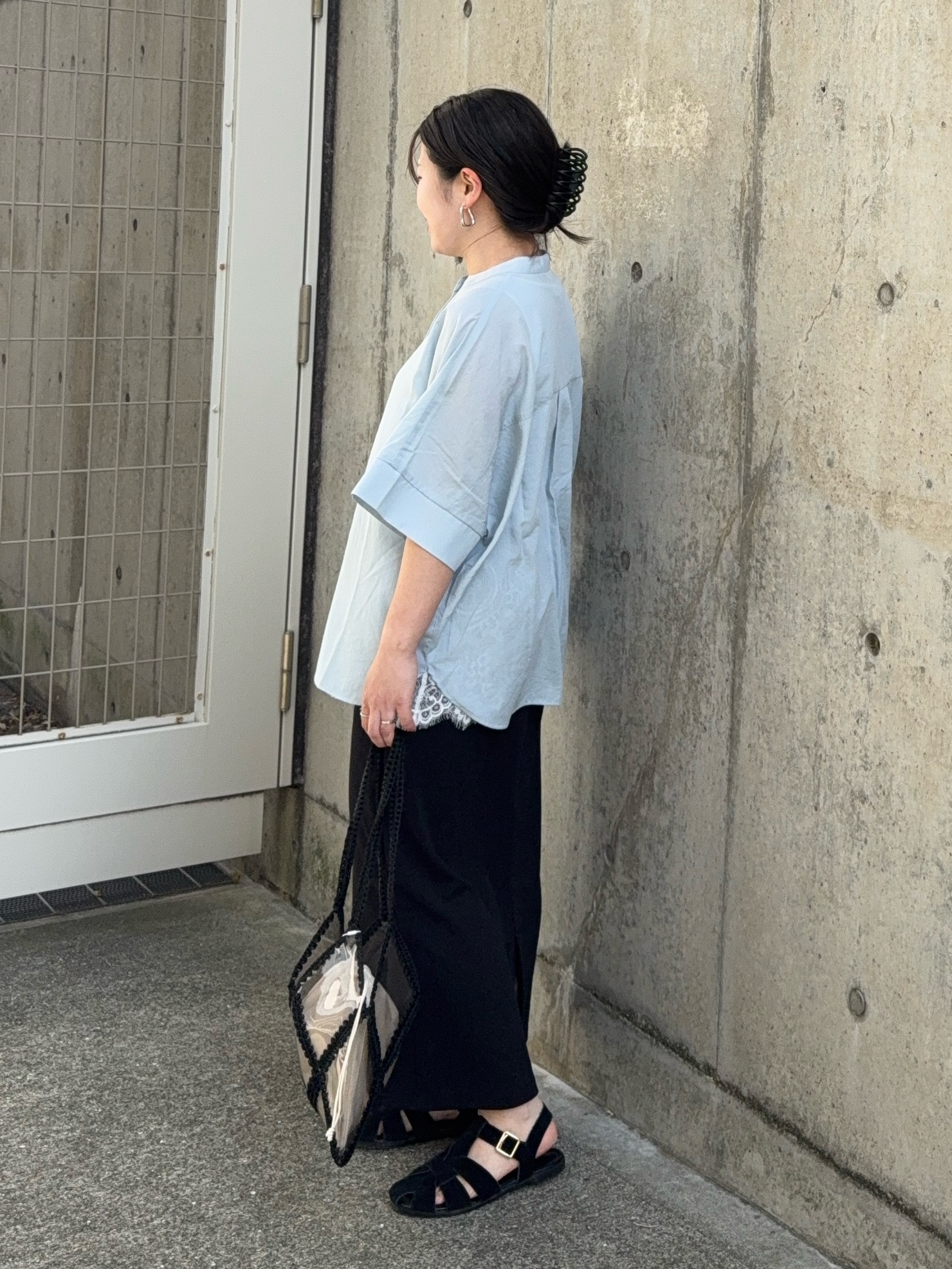 chさんの「THE SHOP TK｜【高レビュー/体型カバー】さらっと快適 ドルマン5分袖ブラウス」を使ったコーディネート