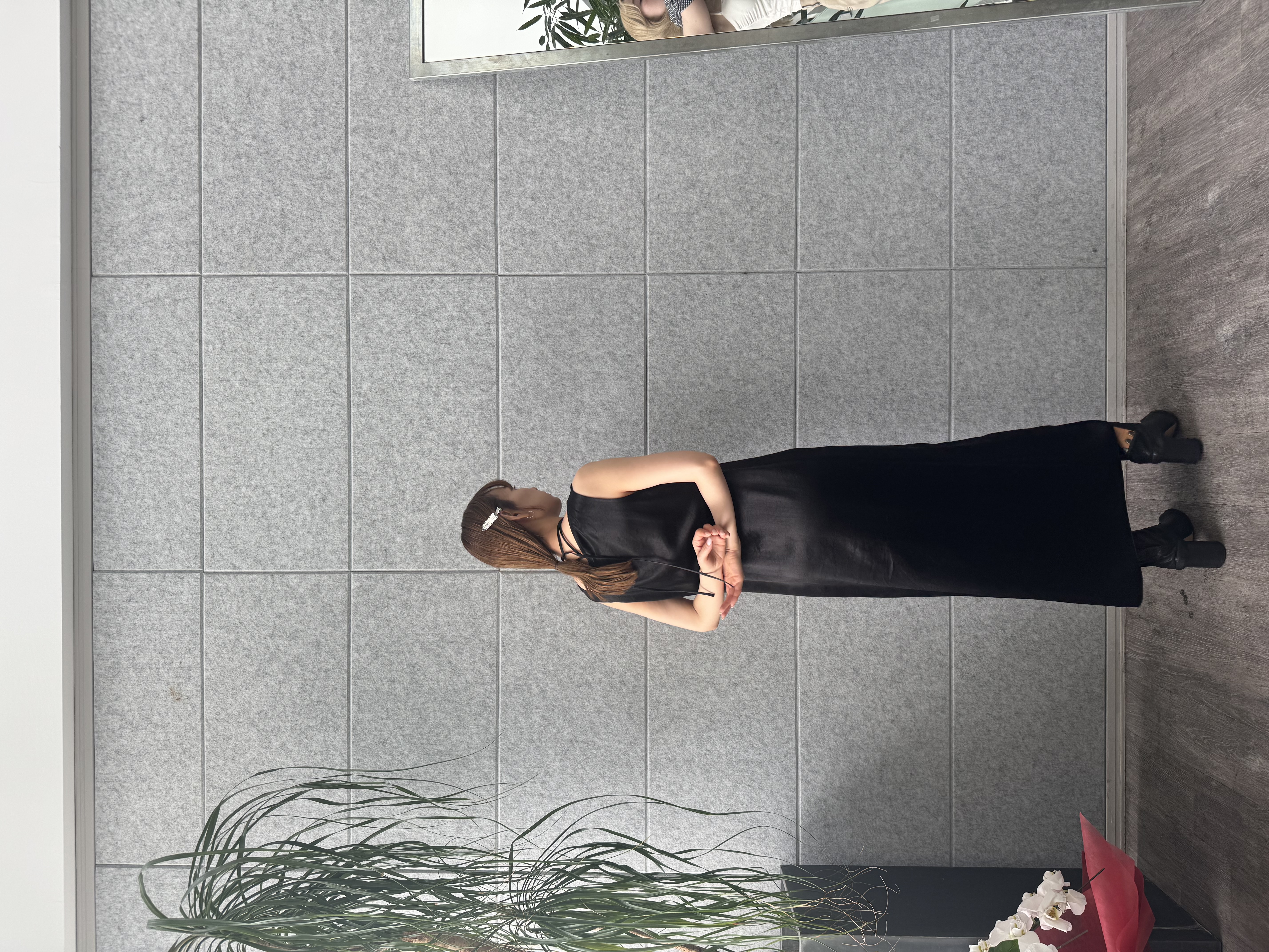 designer yukaさんの「CODE A｜satin neck slit dress」を使ったコーディネート
