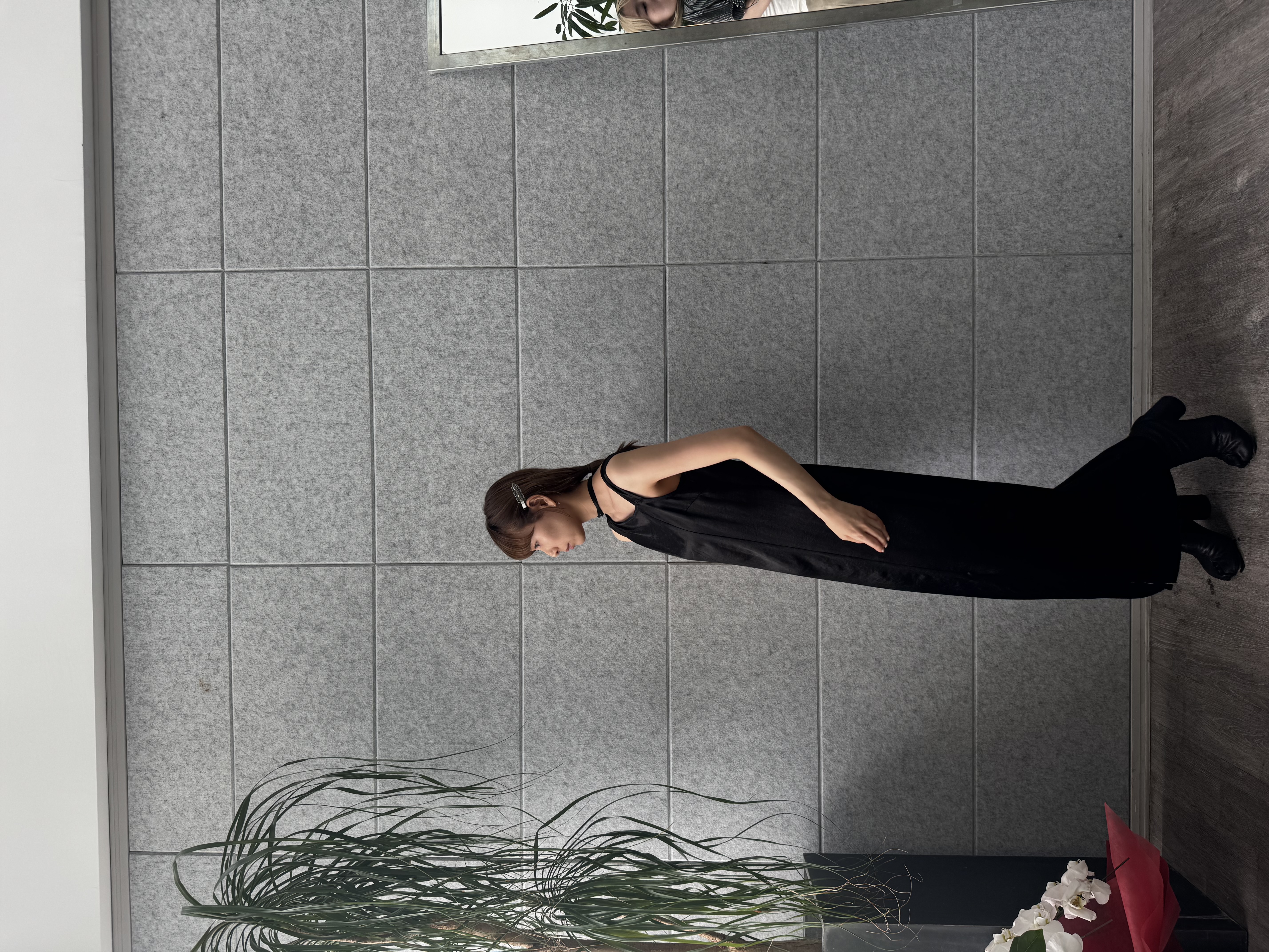 designer yukaさんの「CODE A｜satin neck slit dress」を使ったコーディネート