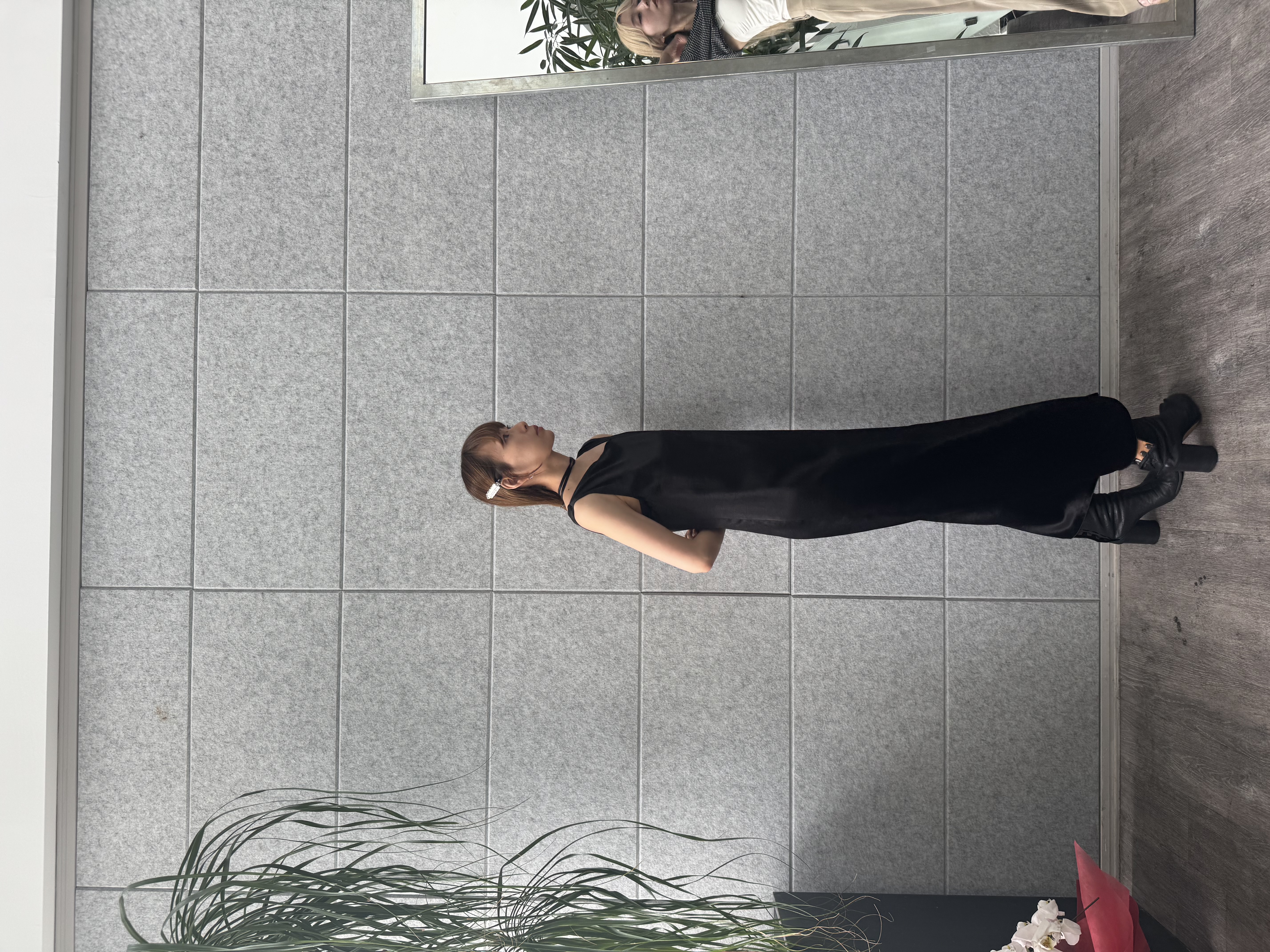 designer yukaさんの「CODE A｜satin neck slit dress」を使ったコーディネート