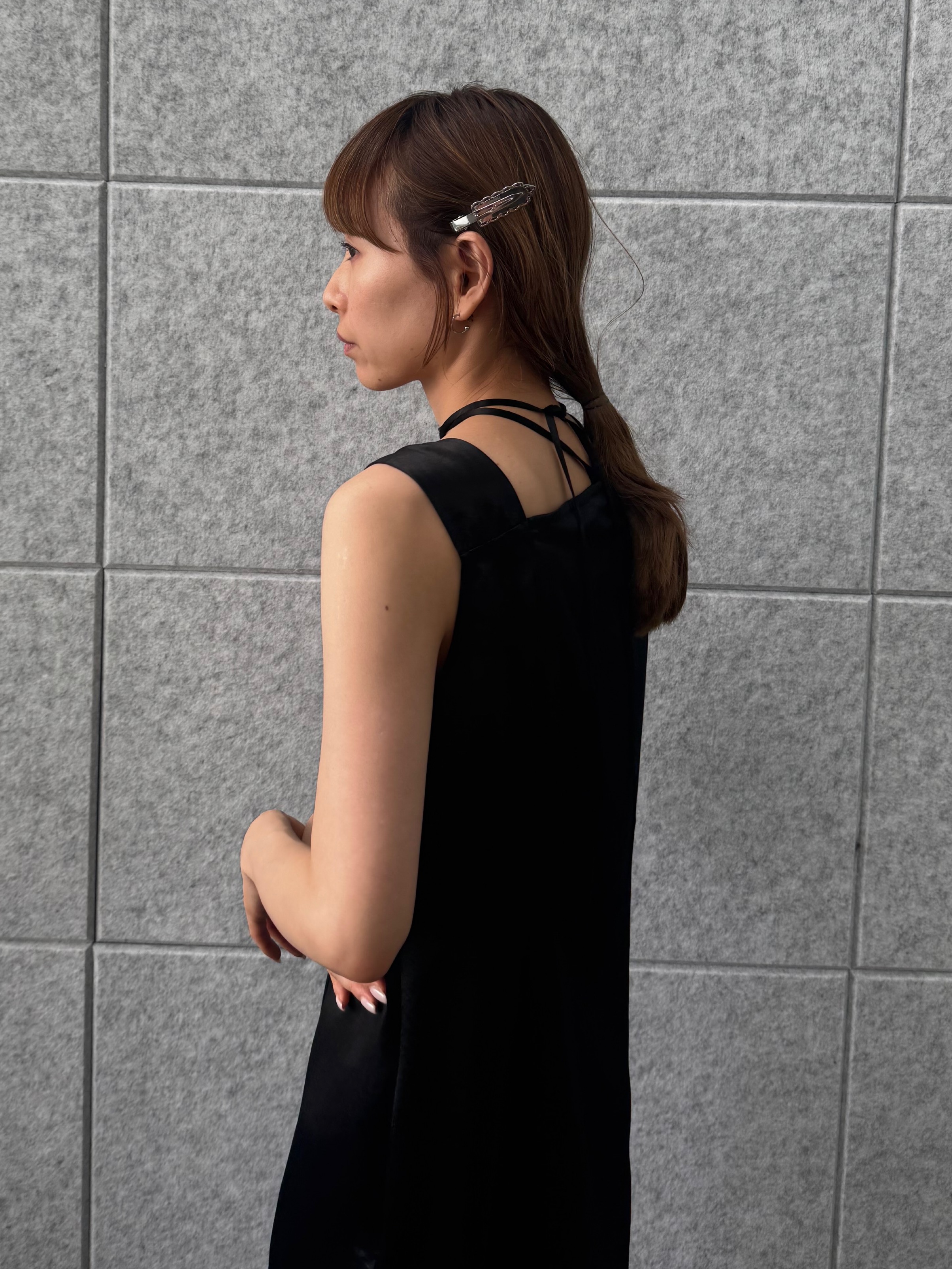 designer yukaさんの「CODE A｜satin neck slit dress」を使ったコーディネート