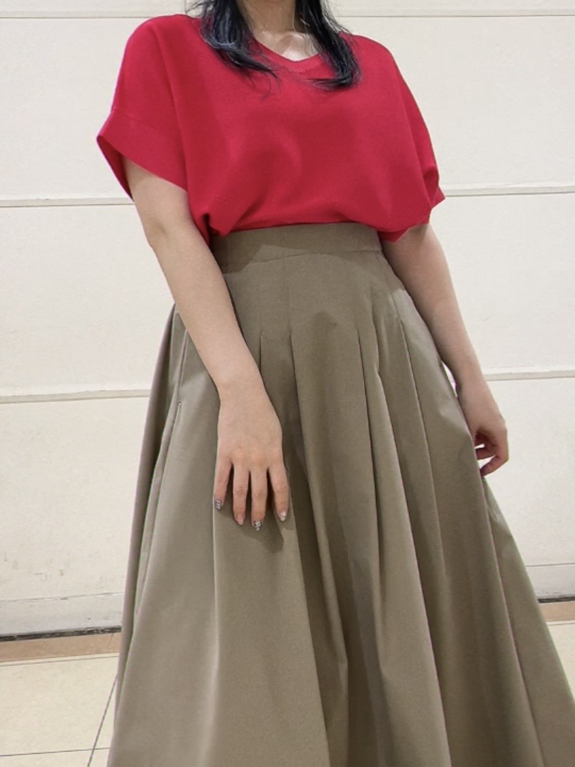 watanabeさんの「UNTITLED｜【11色展開/体型カバー】前後2WAYフレンチスリーブニット」を使ったコーディネート
