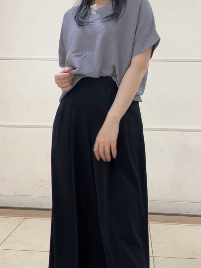 watanabeさんの「UNTITLED｜【11色展開/体型カバー】前後2WAYフレンチスリーブニット」を使ったコーディネート