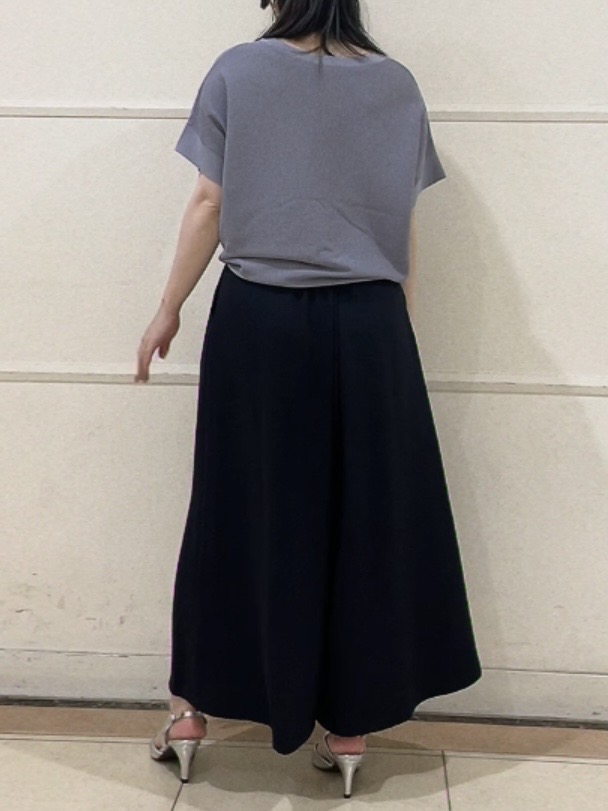 watanabeさんの「UNTITLED｜【11色展開/体型カバー】前後2WAYフレンチスリーブニット」を使ったコーディネート