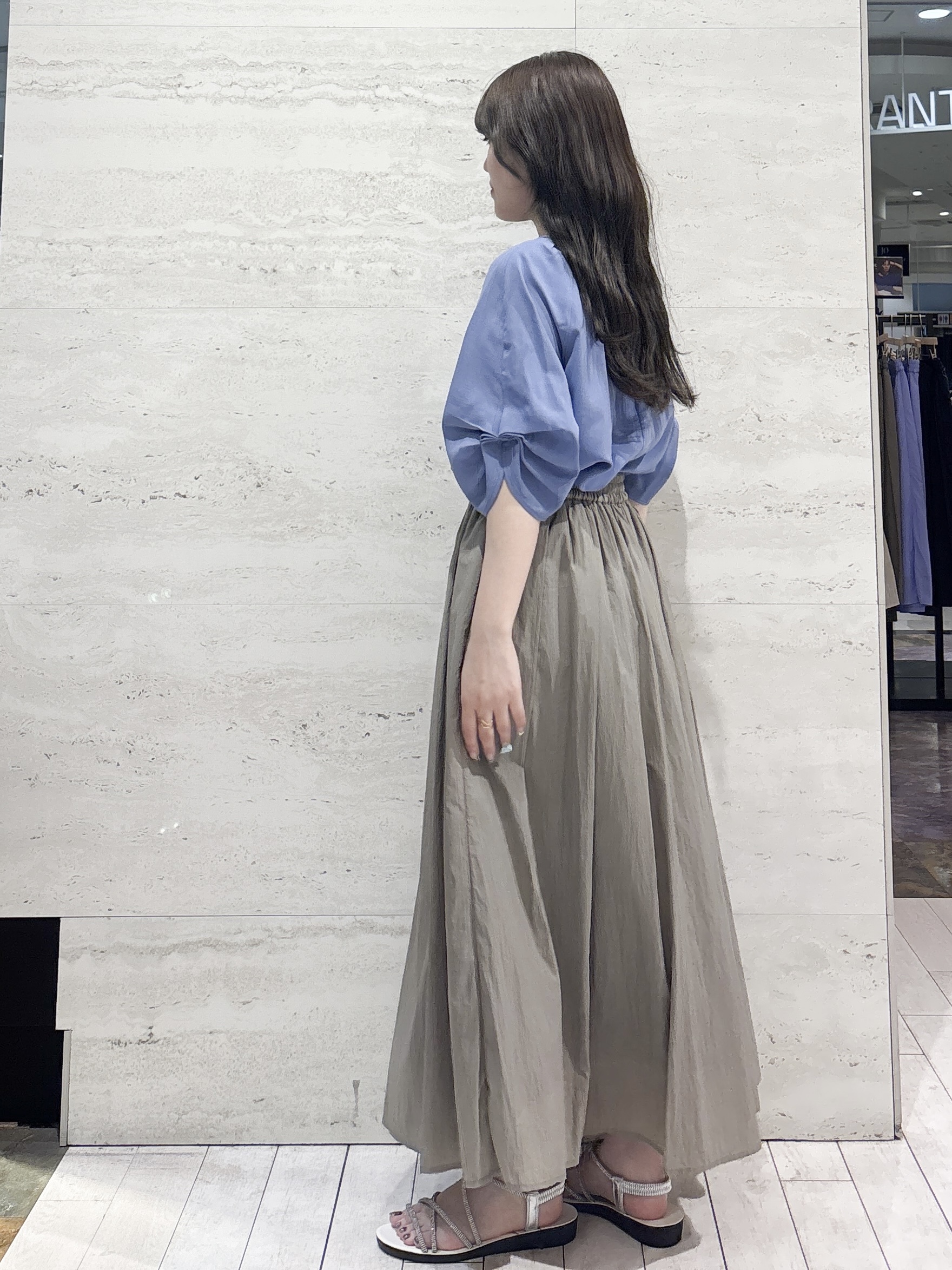 かほさんの「OPAQUE.CLIP｜【接触冷感／吸水速乾】リネンライク タックスリーブブラウス《セットアップ対応／洗濯機OK》」を使ったコーディネート