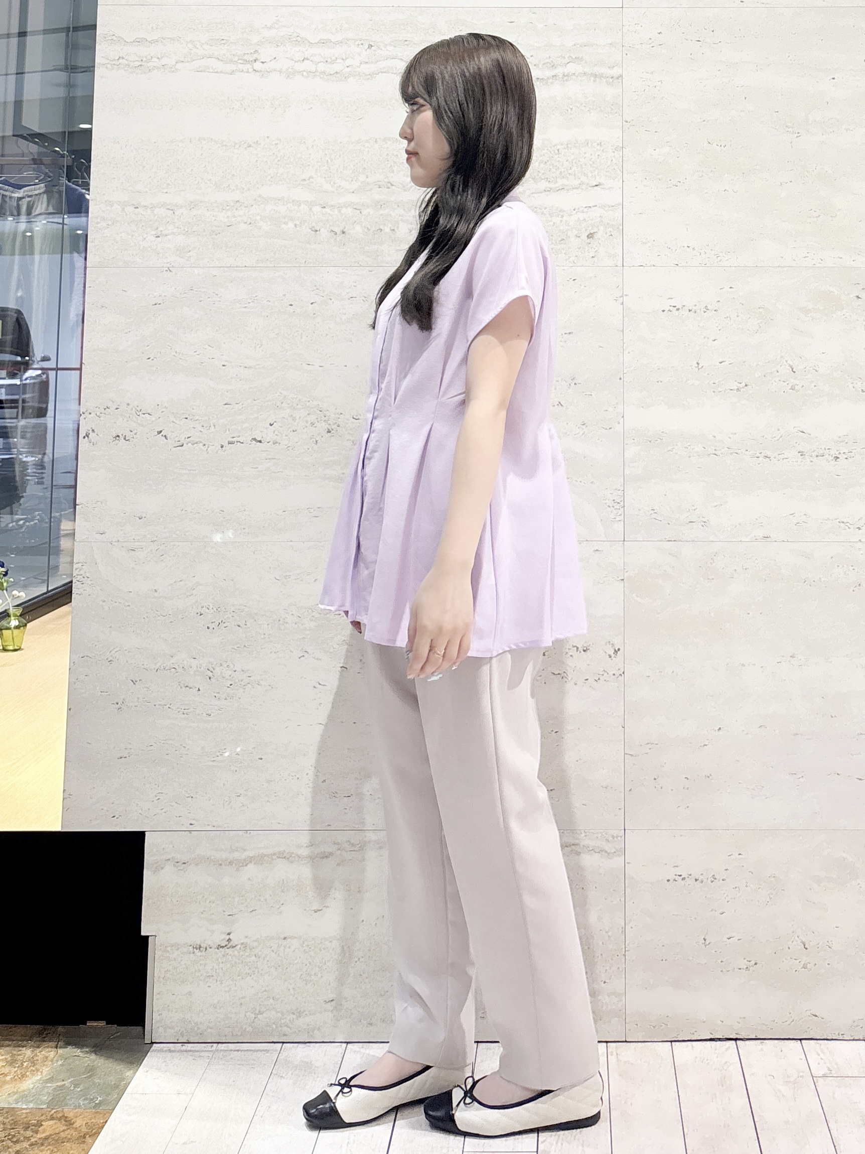 かほさんの「OPAQUE.CLIP｜【接触冷感／吸水速乾】リネンライク タックフレンチスリーブブラウス《洗濯機OK》」を使ったコーディネート