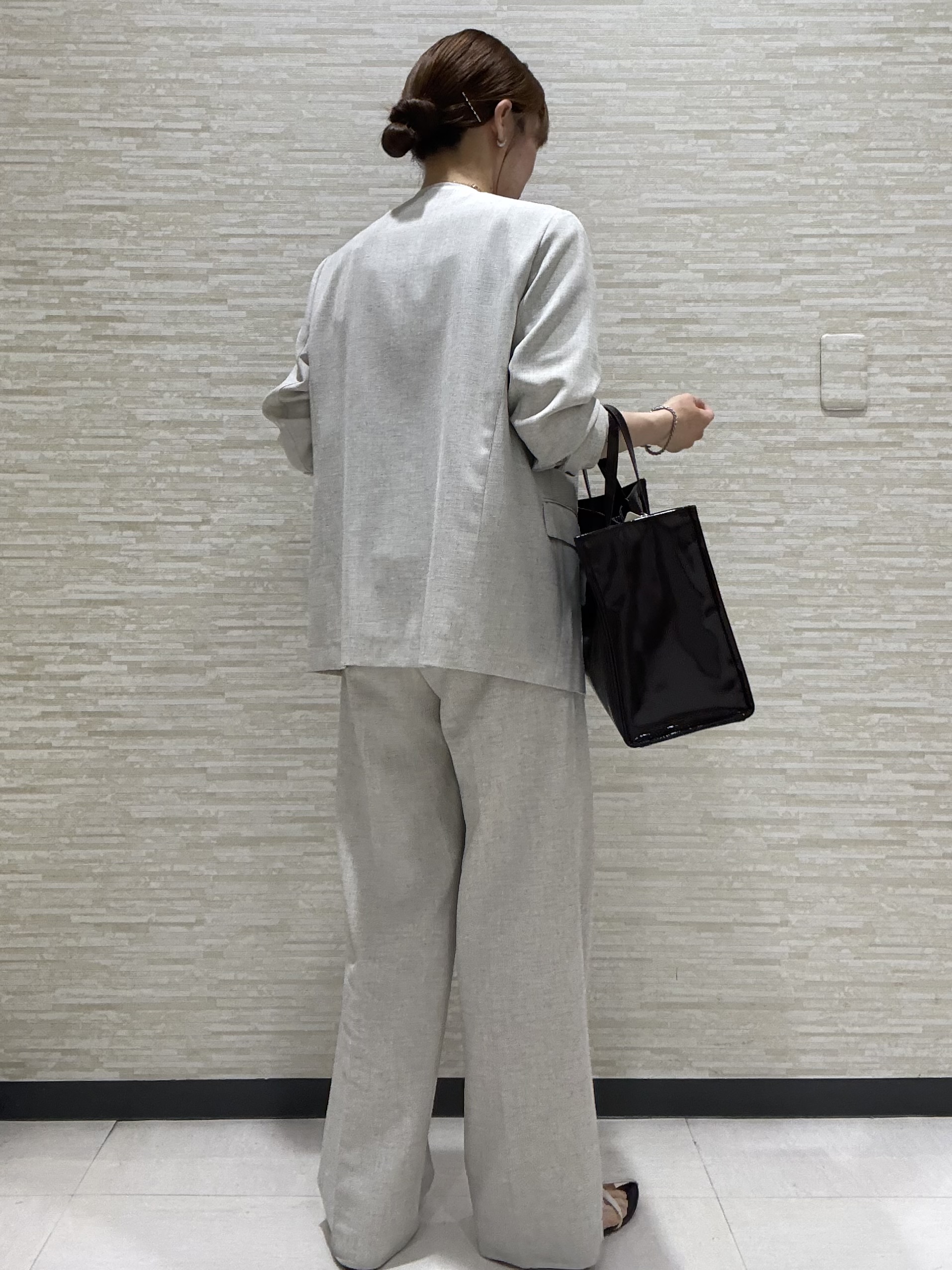 Kataさんの「UNTITLED｜【さらりと快適/セットアップ可/UV/接触冷感】スラブカラーレスジャケット」を使ったコーディネート