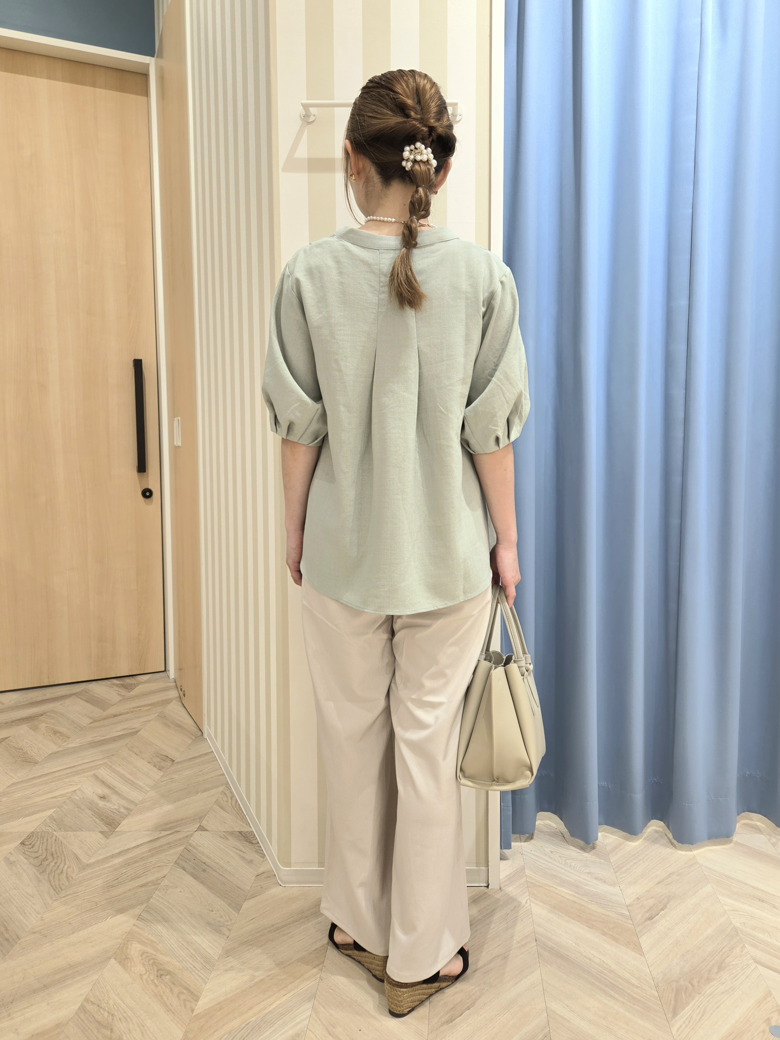 Ikumiさんの「SHOO･LA･RUE｜【高レビュー/洗濯後しわになりにくい/インせず着られる】自然に体型カバー 麻調ペプラムブラウス」を使ったコーディネート